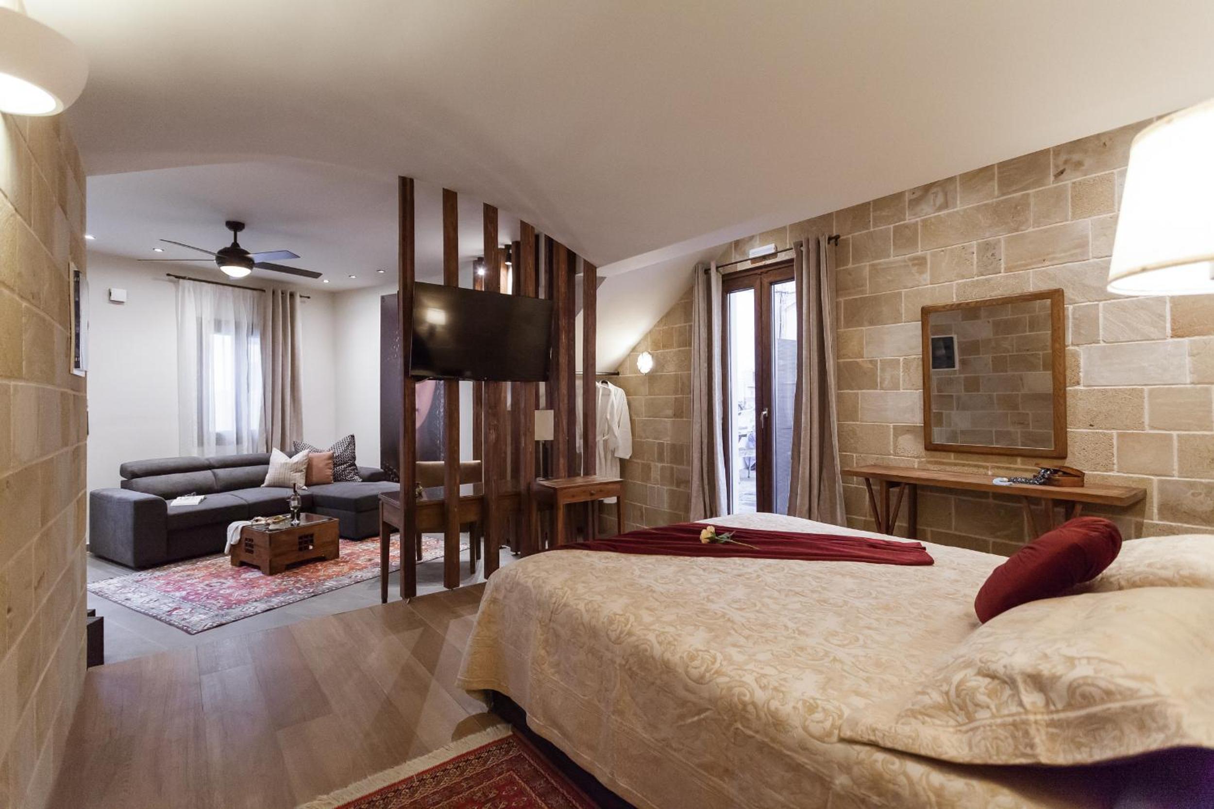 King Suite with Spa Bath photo 2
