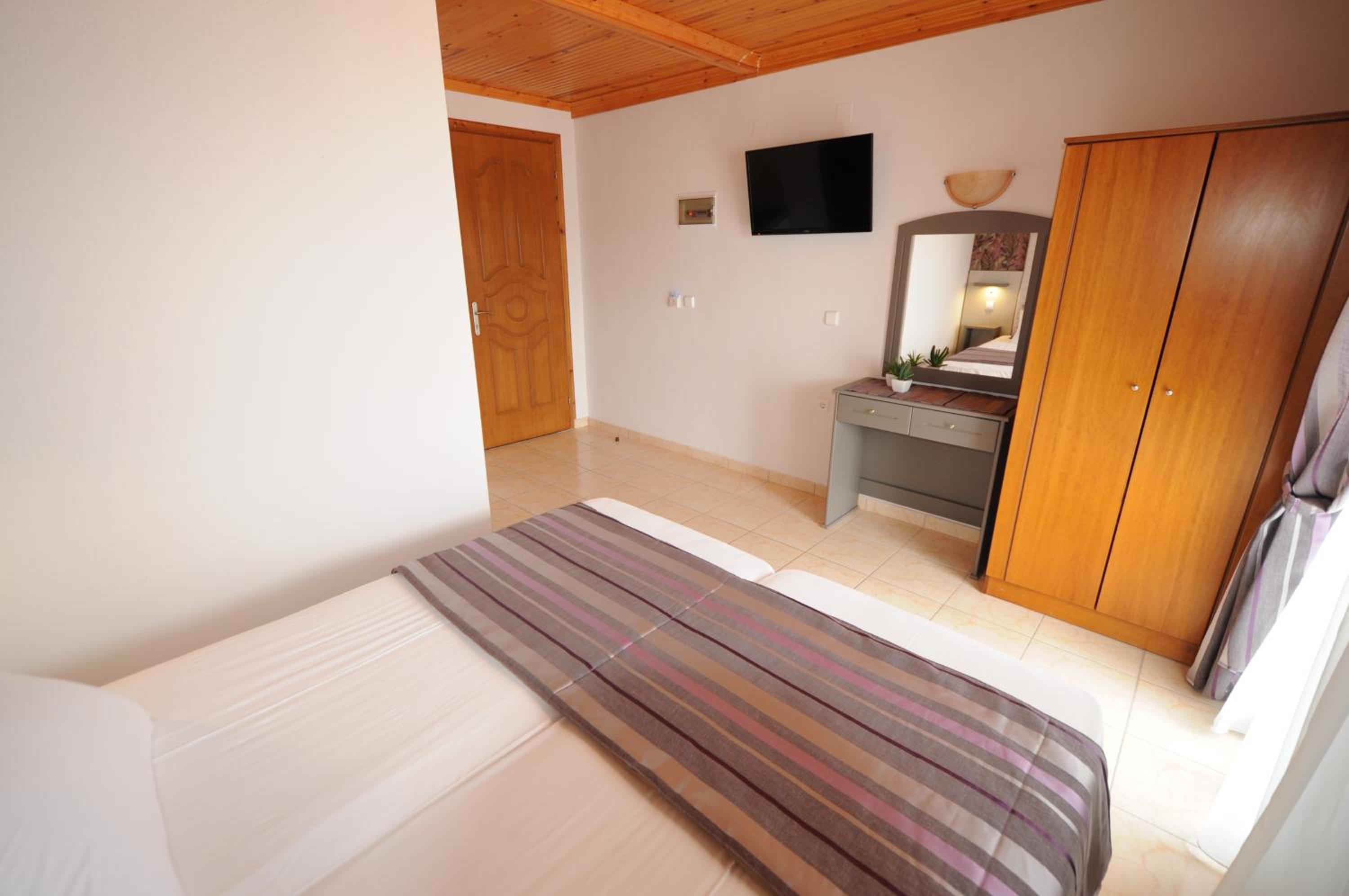 Deluxe Double Room with Side Sea View photo 1