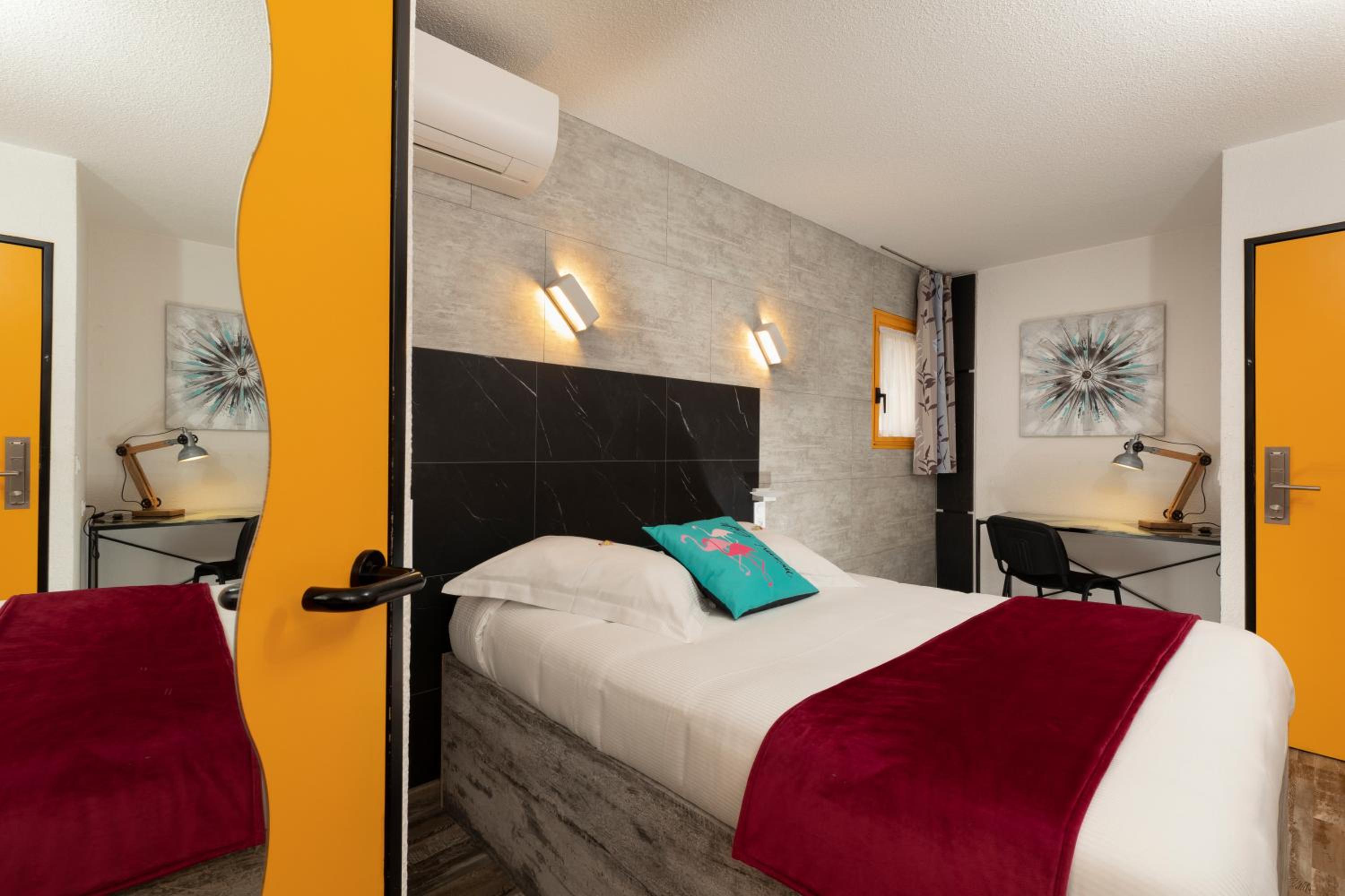 Double Room - Photo 13