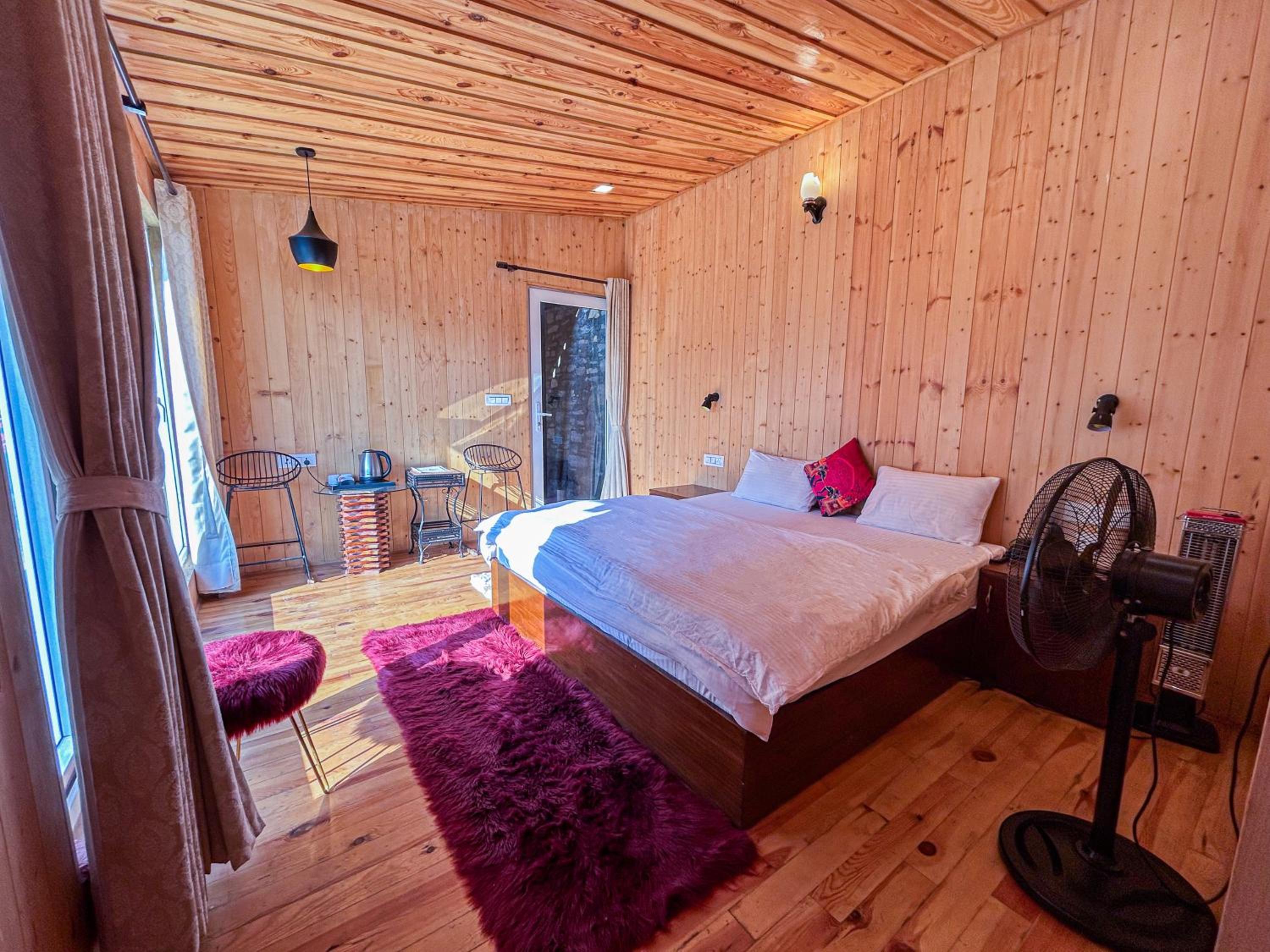 Queen Room photo 1