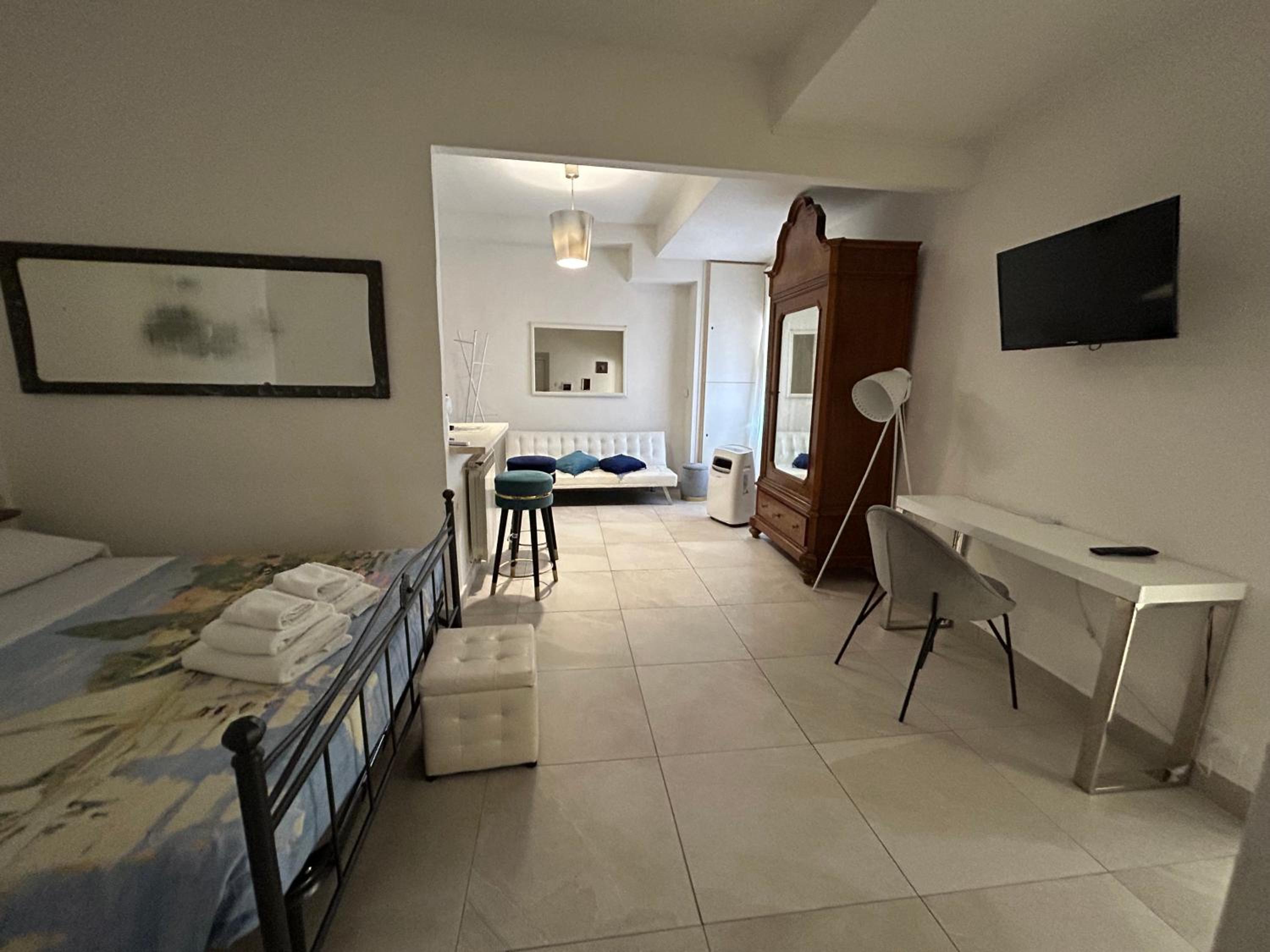 Loft with private bathroom - Corso Italia 108