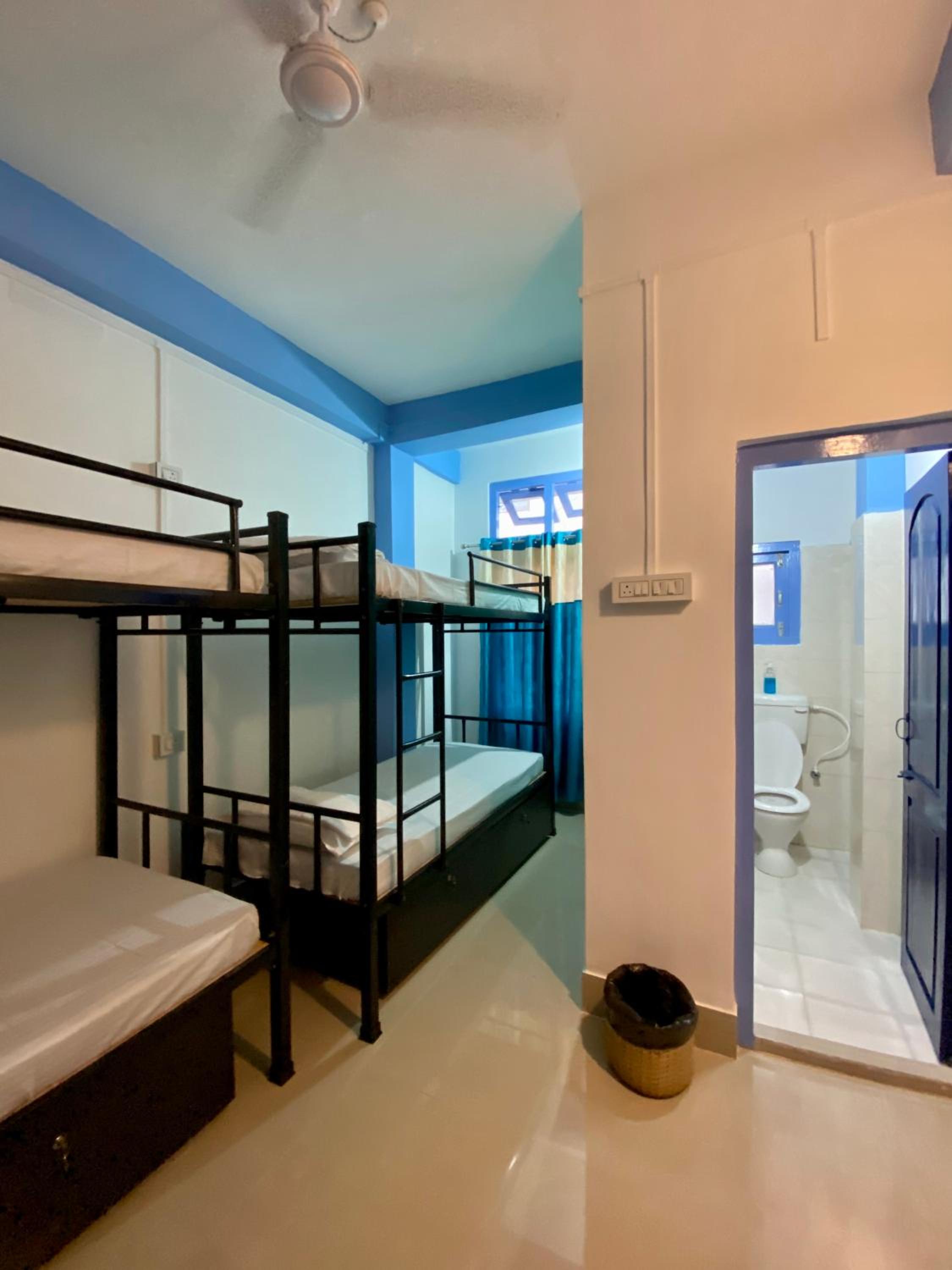 Bed in 4-Bed Male Dormitory Room photo 1