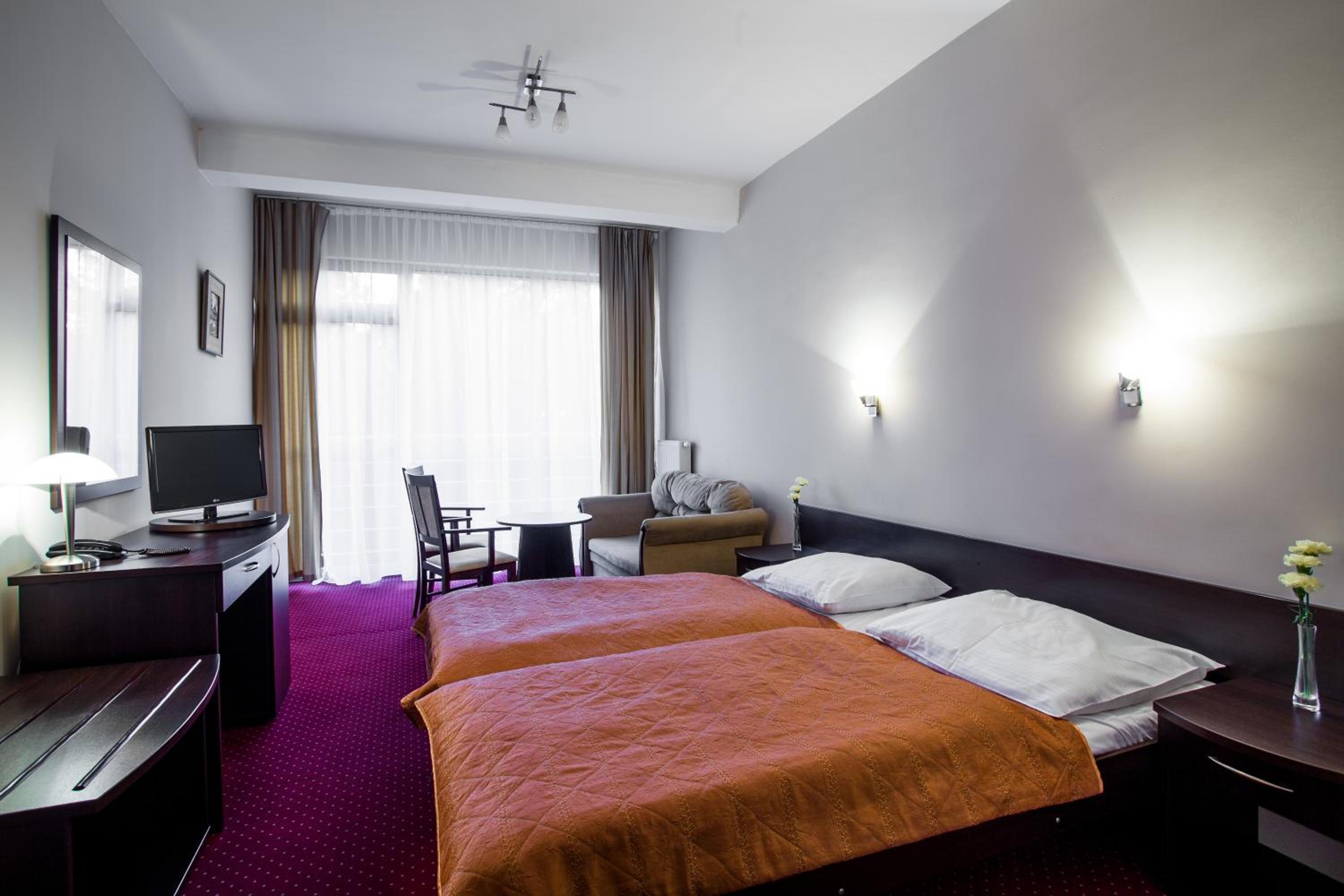 Double or Twin Room with Balcony - Photo 1