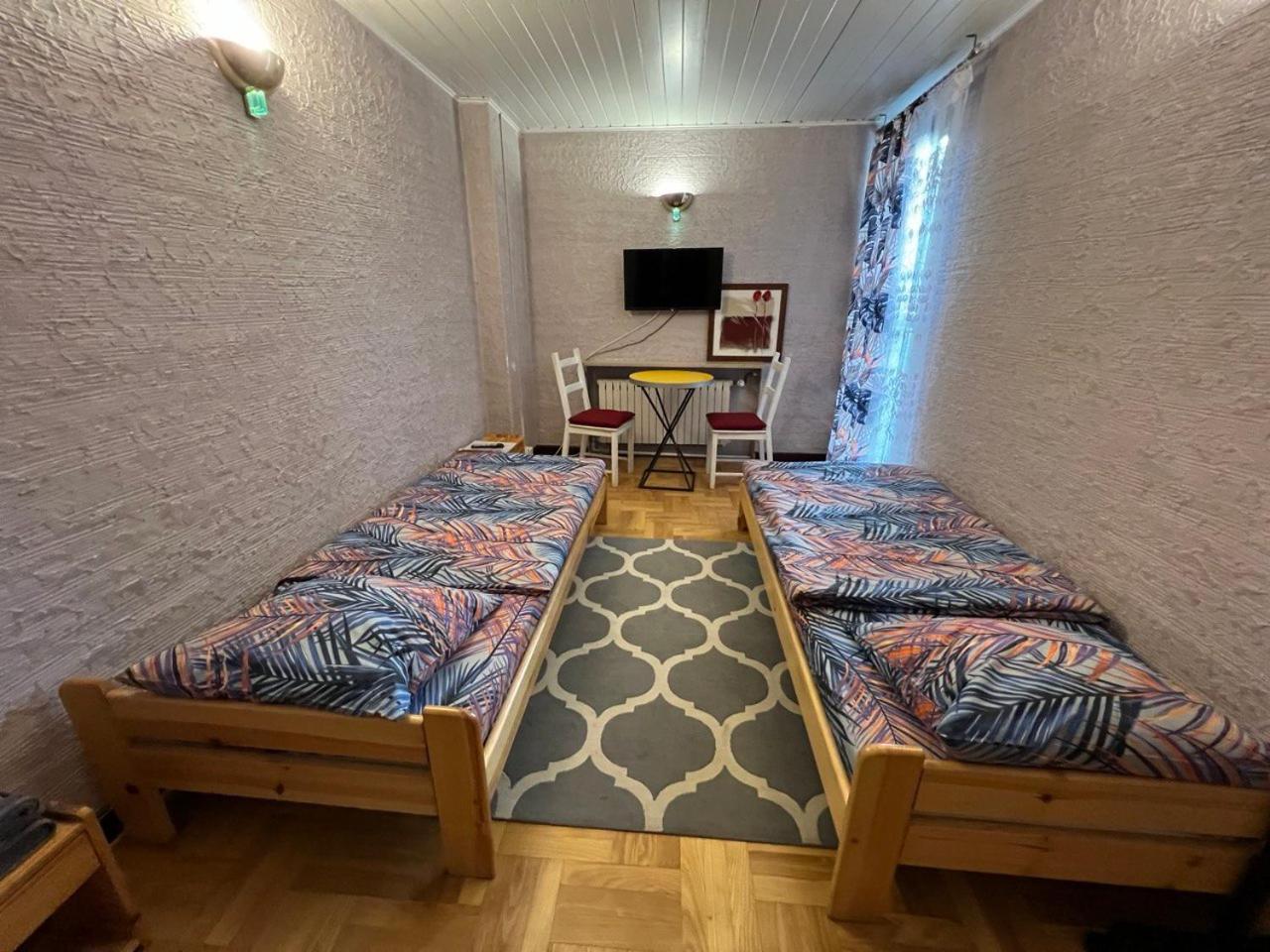 Standard Twin Room - Photo 1