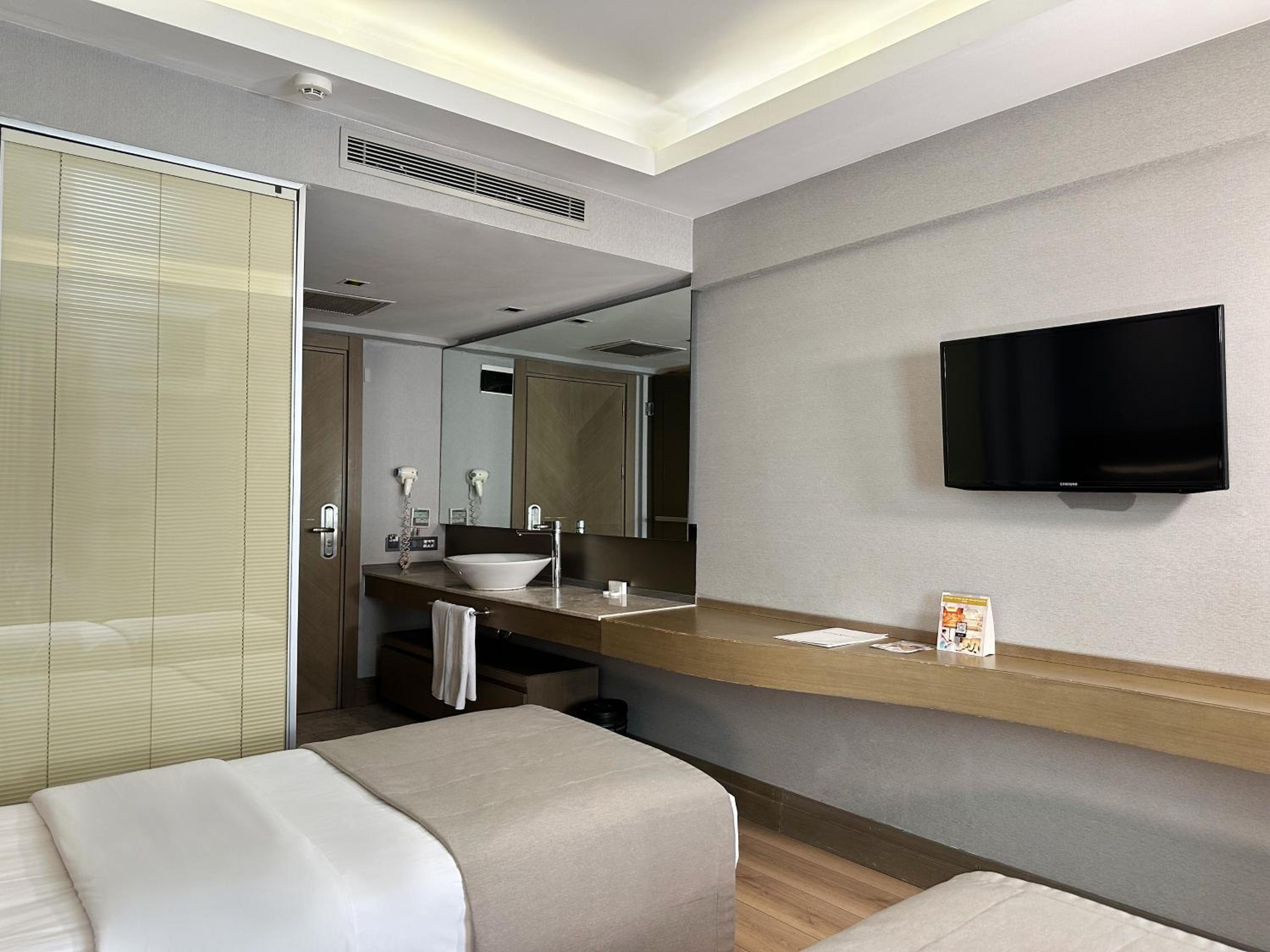 Standard Double or Twin Room photo 3