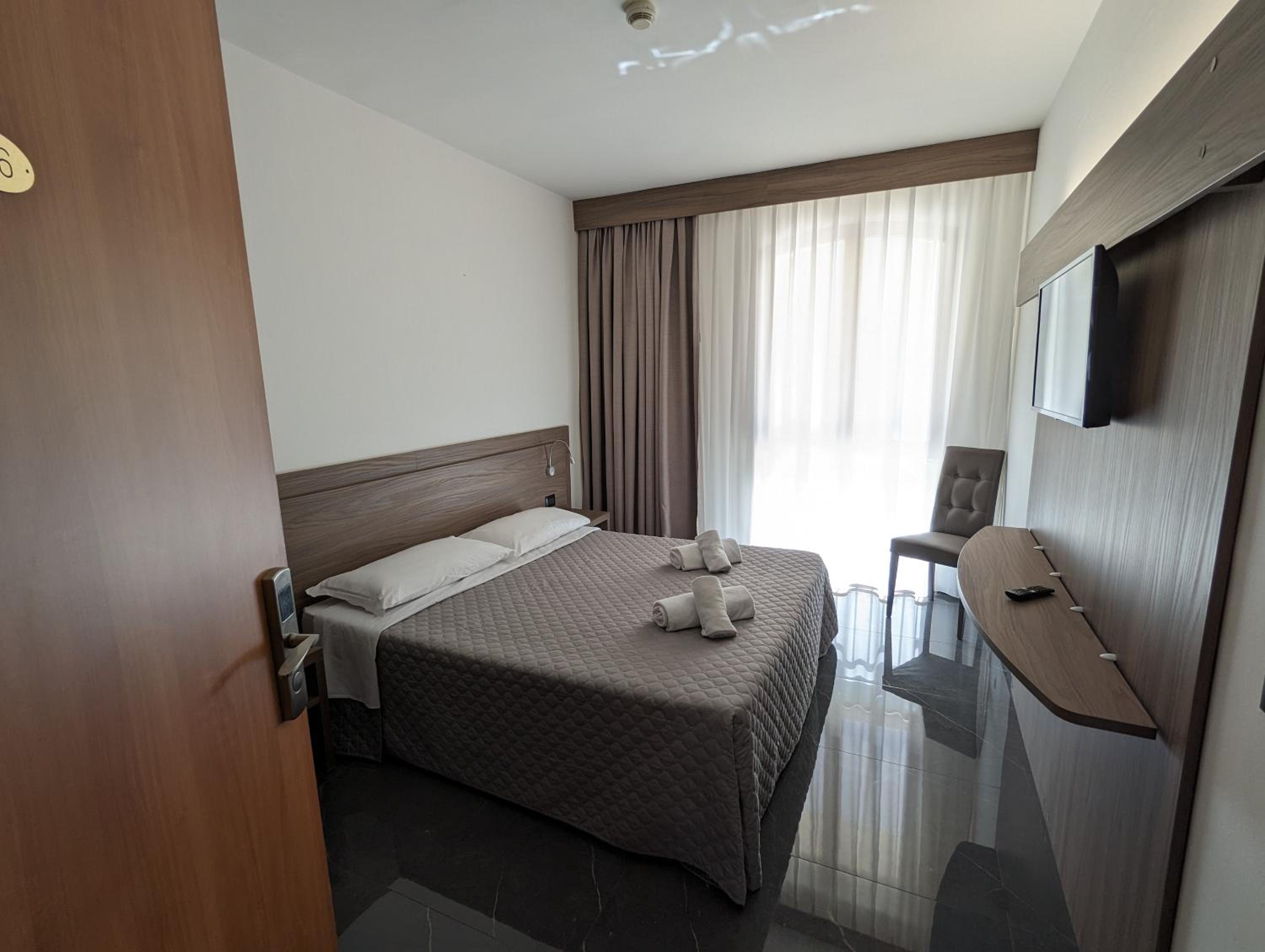 Double or Twin Room - Photo 2