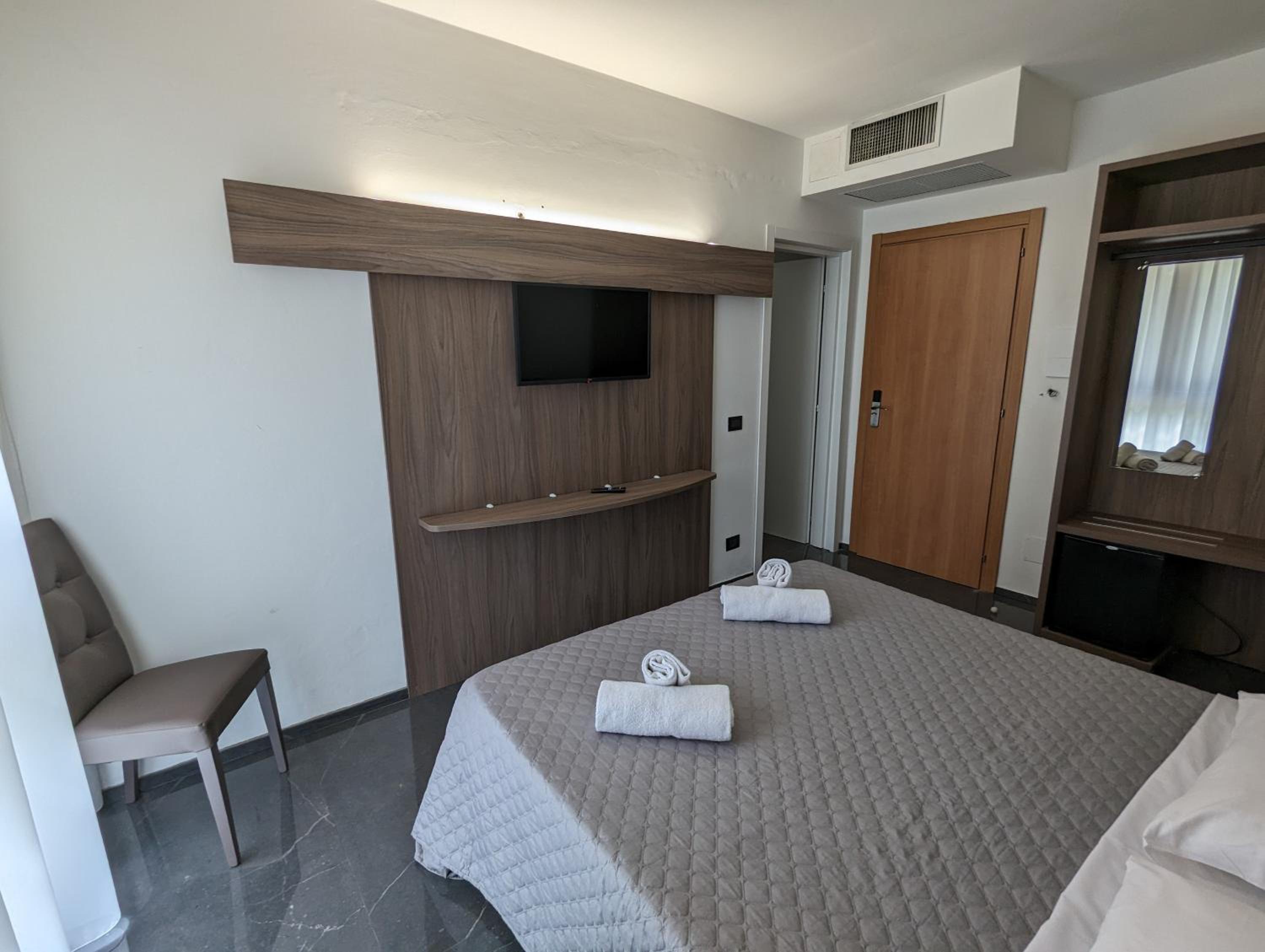 Double or Twin Room - Photo 1