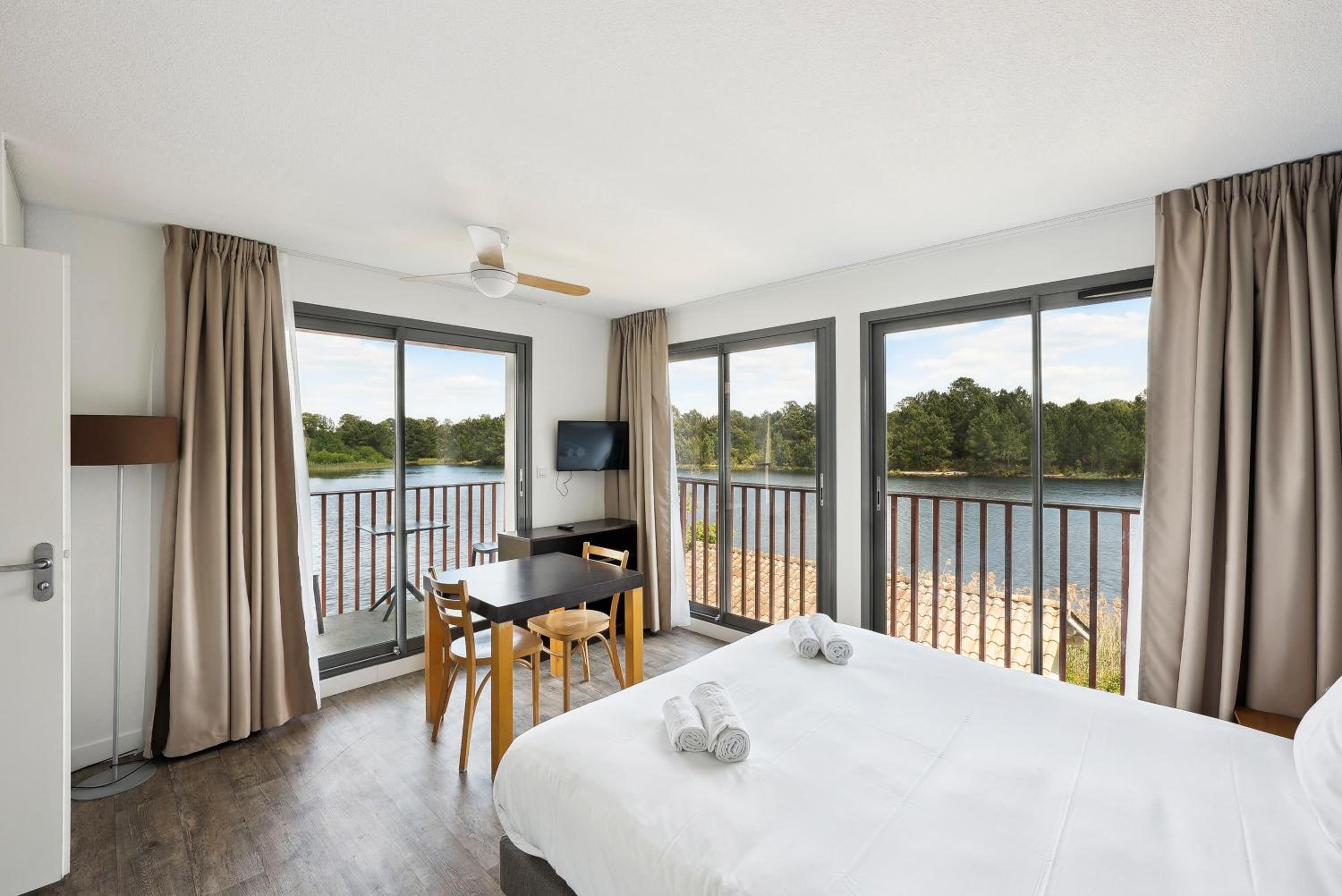 Comfort Studio with One Double Bed or Two Single Beds - Lake Side - Photo 2