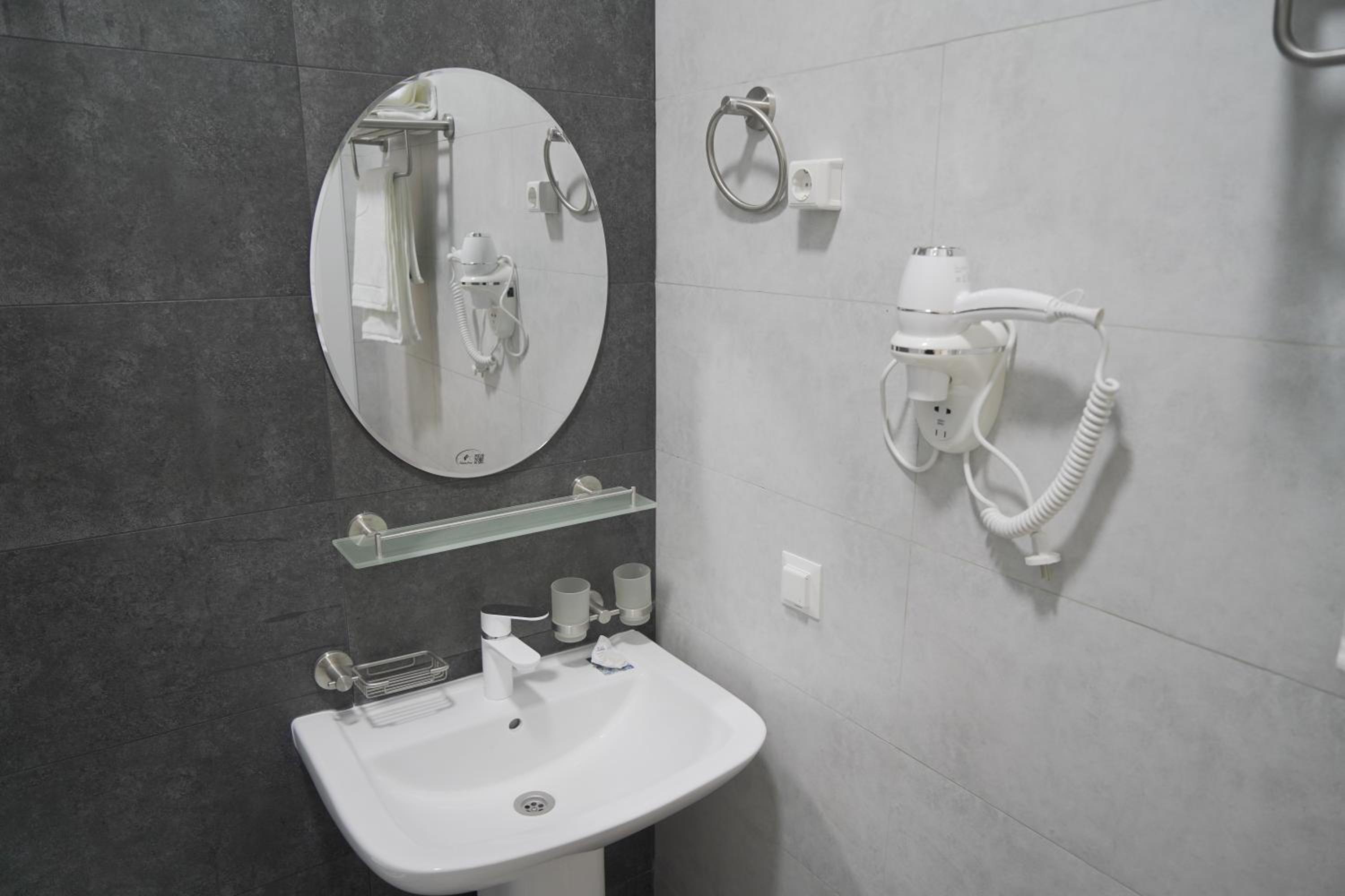 Large Double or Twin Room photo 2