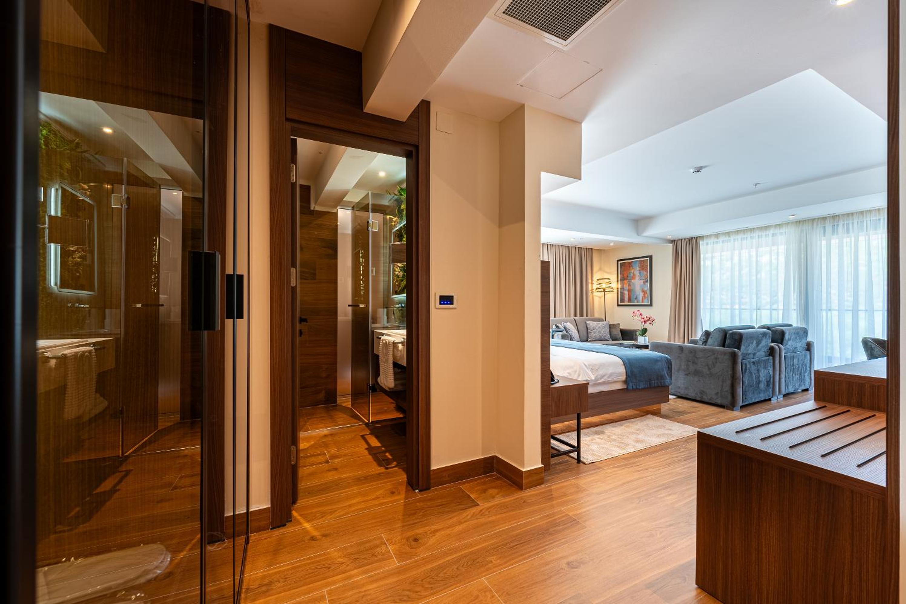 Apartment with Lake View photo 3