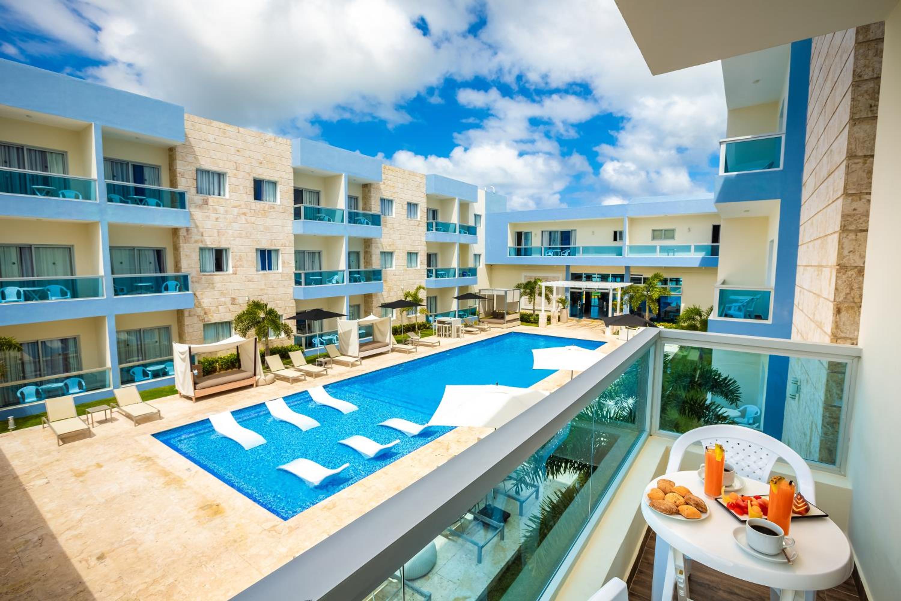 Apartment with Pool View thumbnail 5