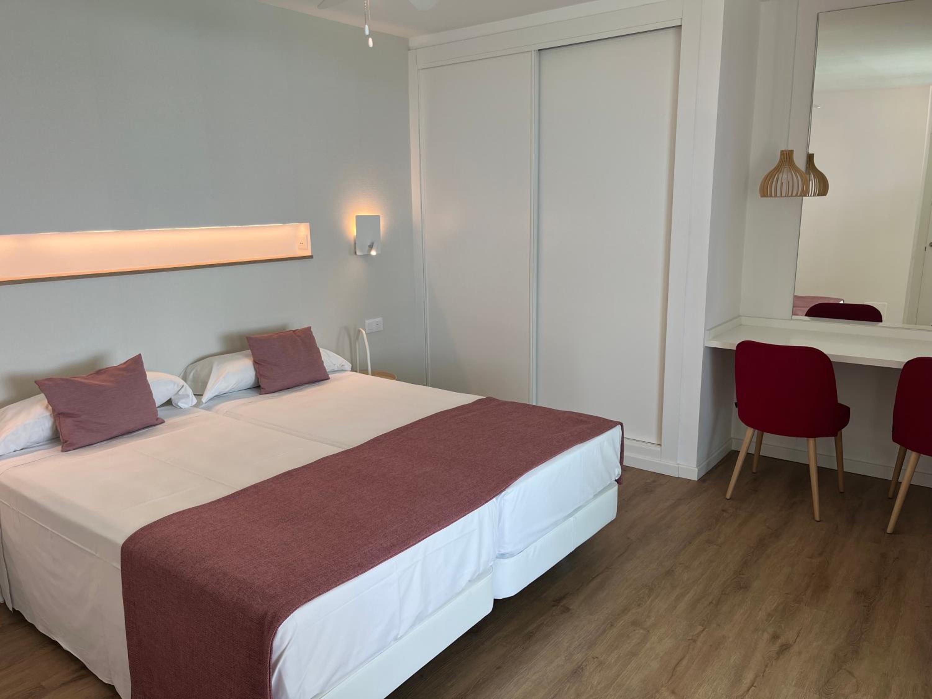 Apartamento con vista a la piscina