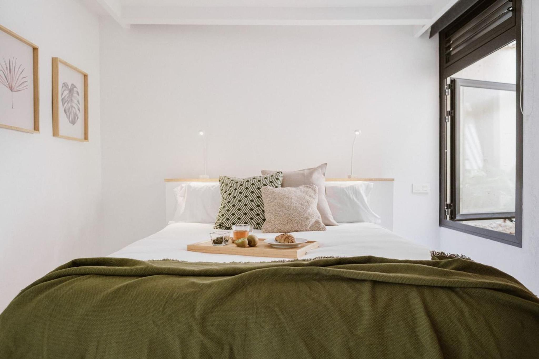 Apartamento de Dos Habitaciones con Jardín