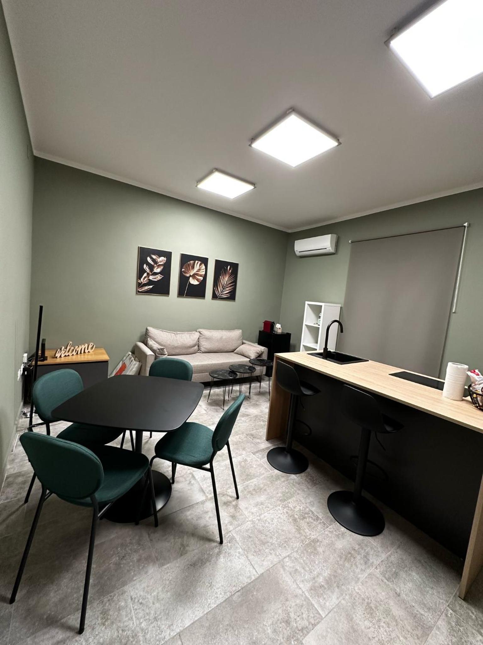 One-Bedroom Apartment photo 3
