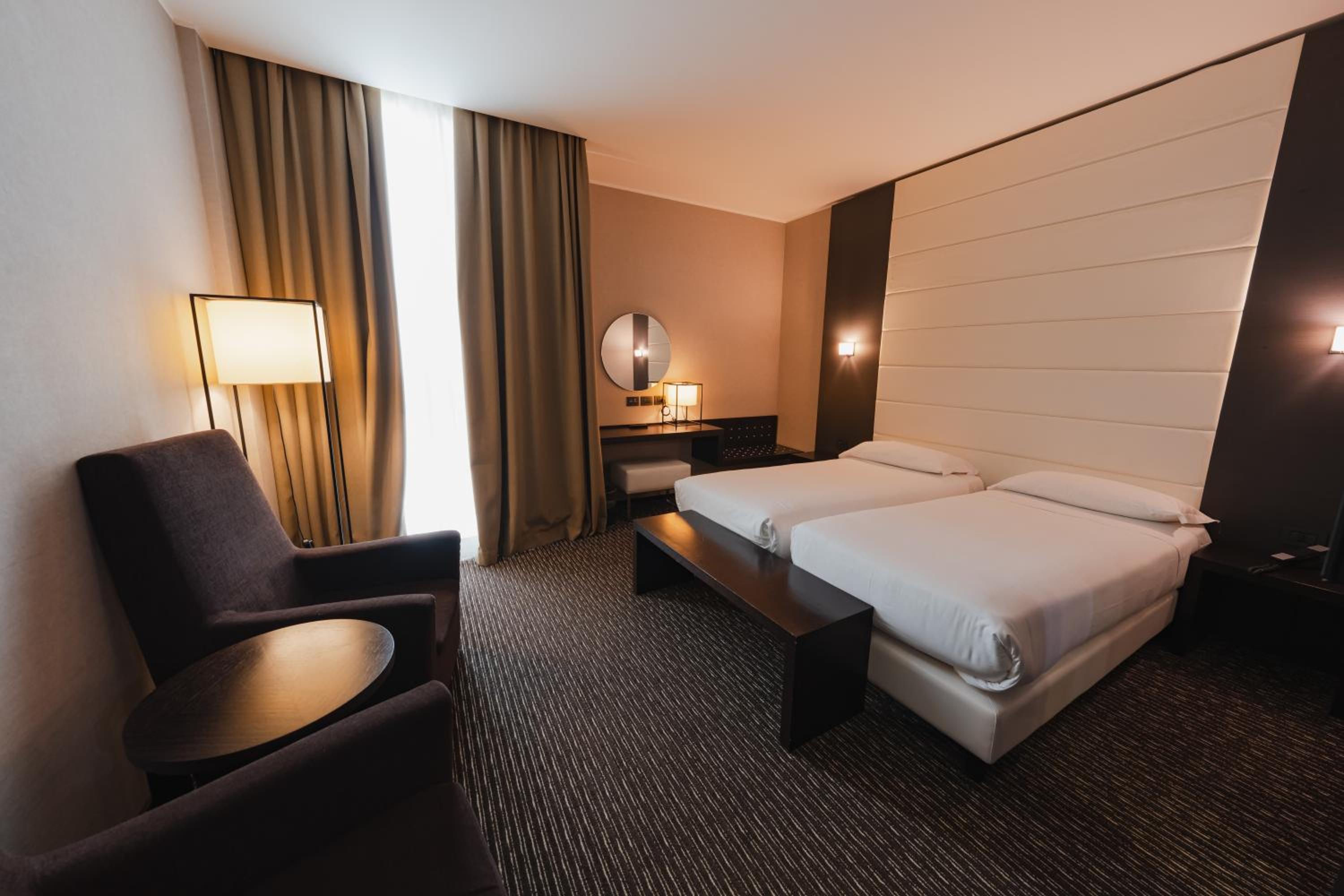 Executive Double or Twin Room - Photo 7