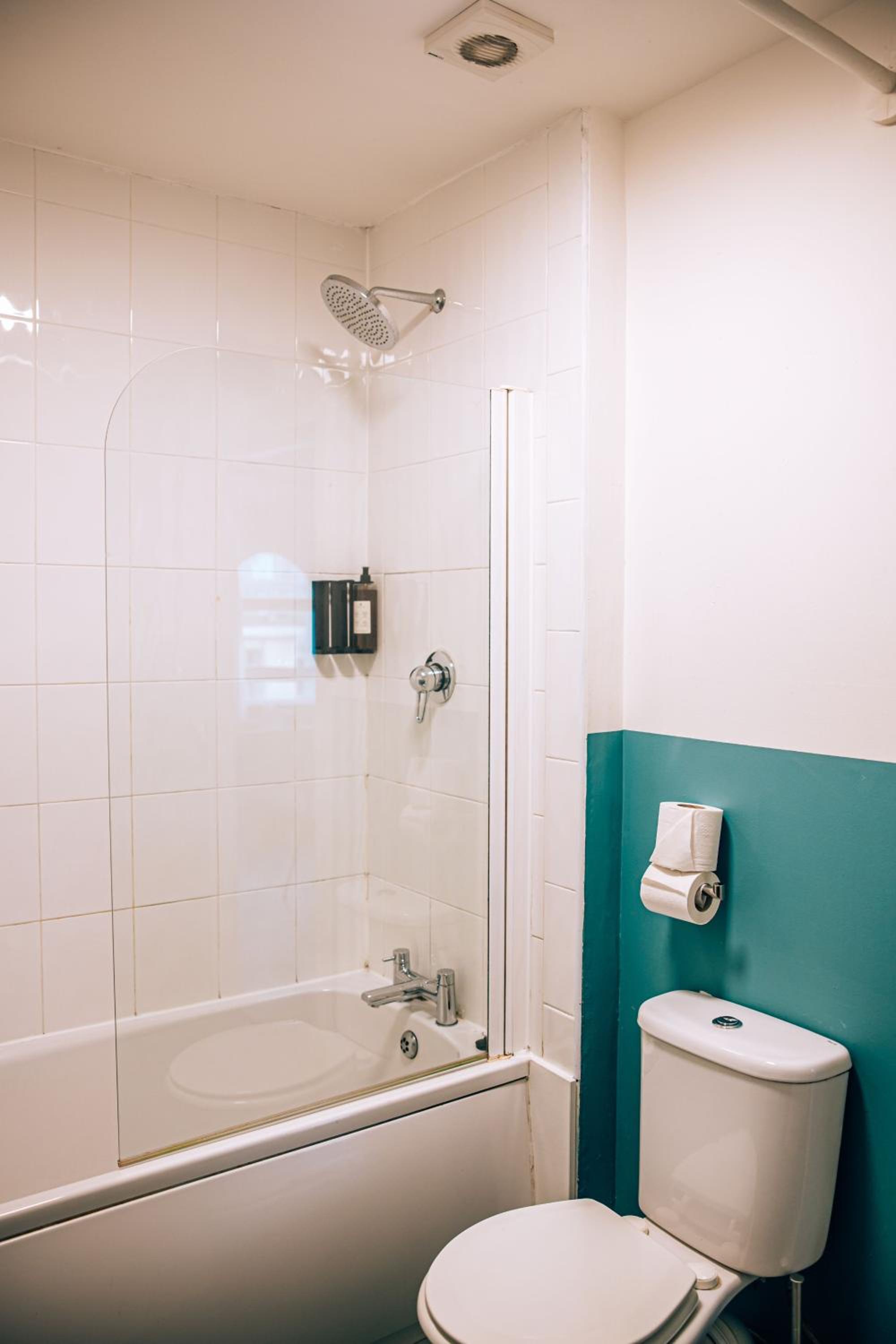 Twin Room - Photo 5