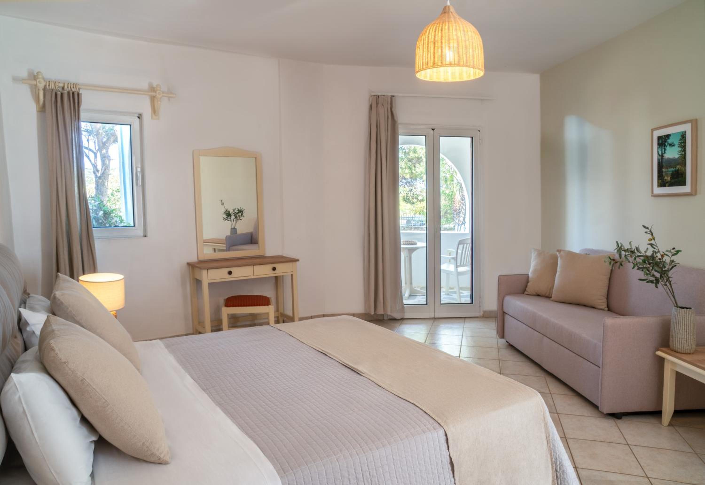 Triple Room with Garden View