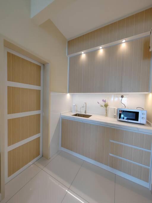 Three-Bedroom Apartment photo 2