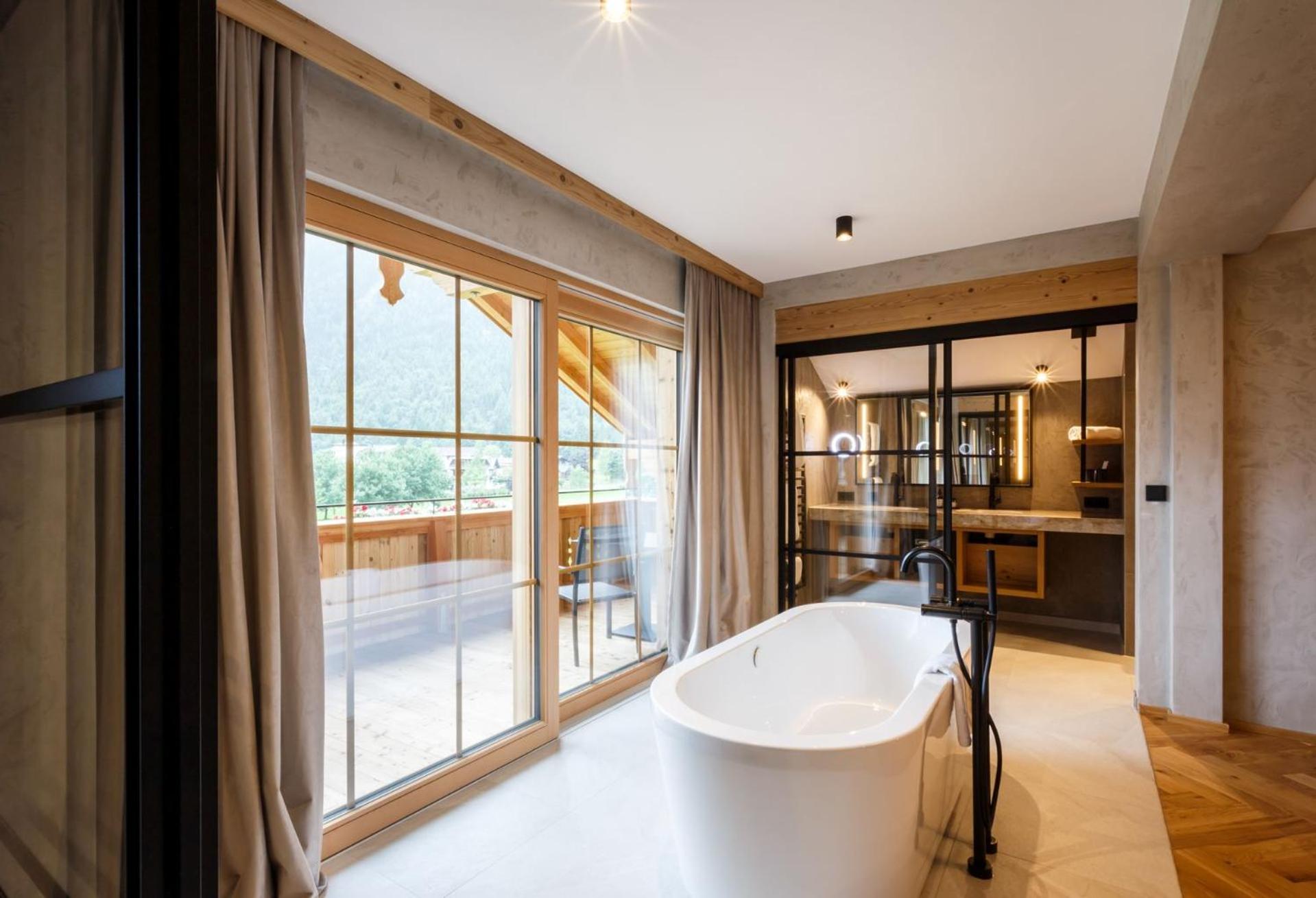 Suite with Lake View photo 3
