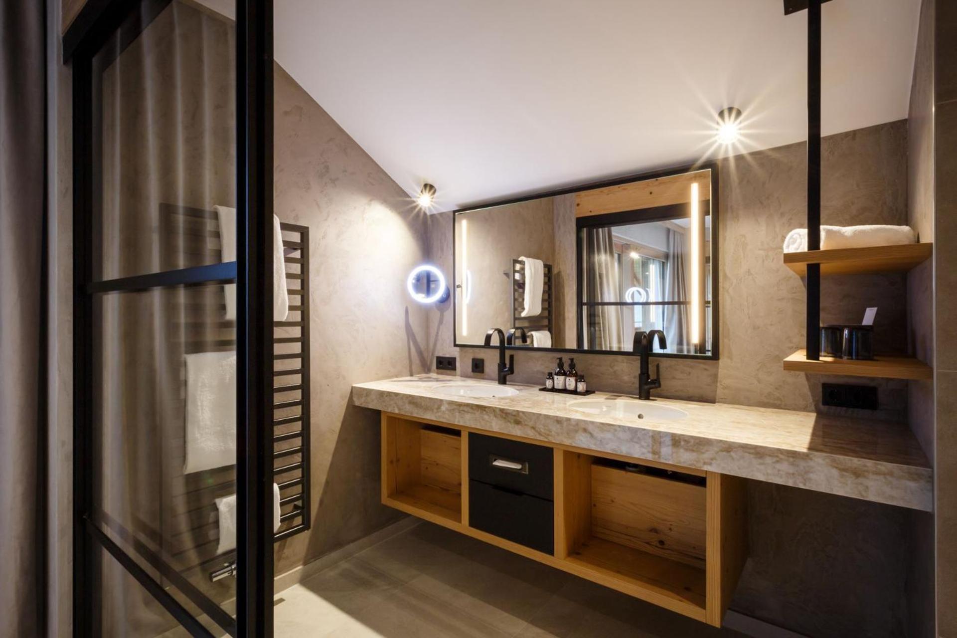Suite with Lake View photo 2