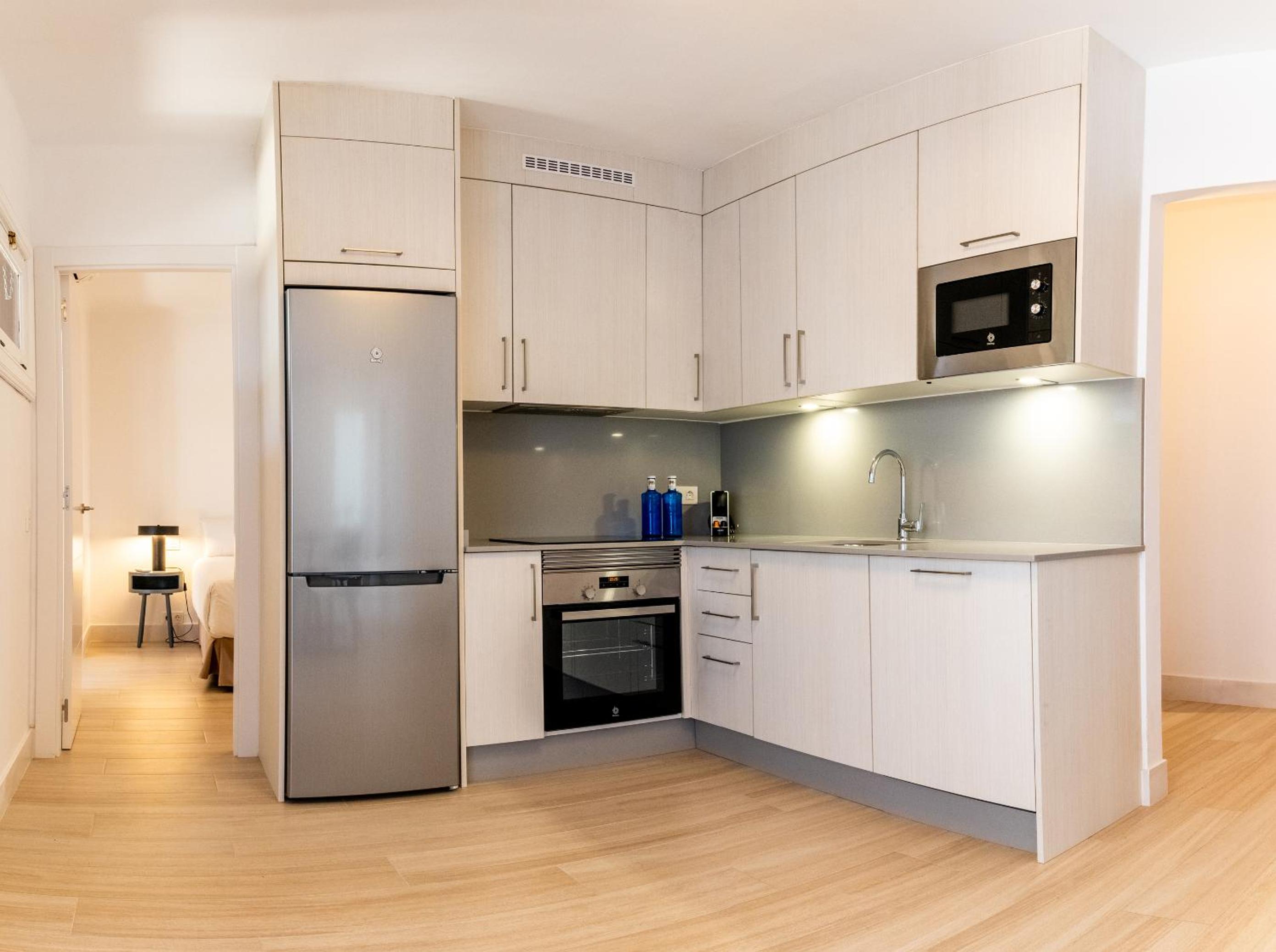Two-Bedroom Cottage - Photo 7