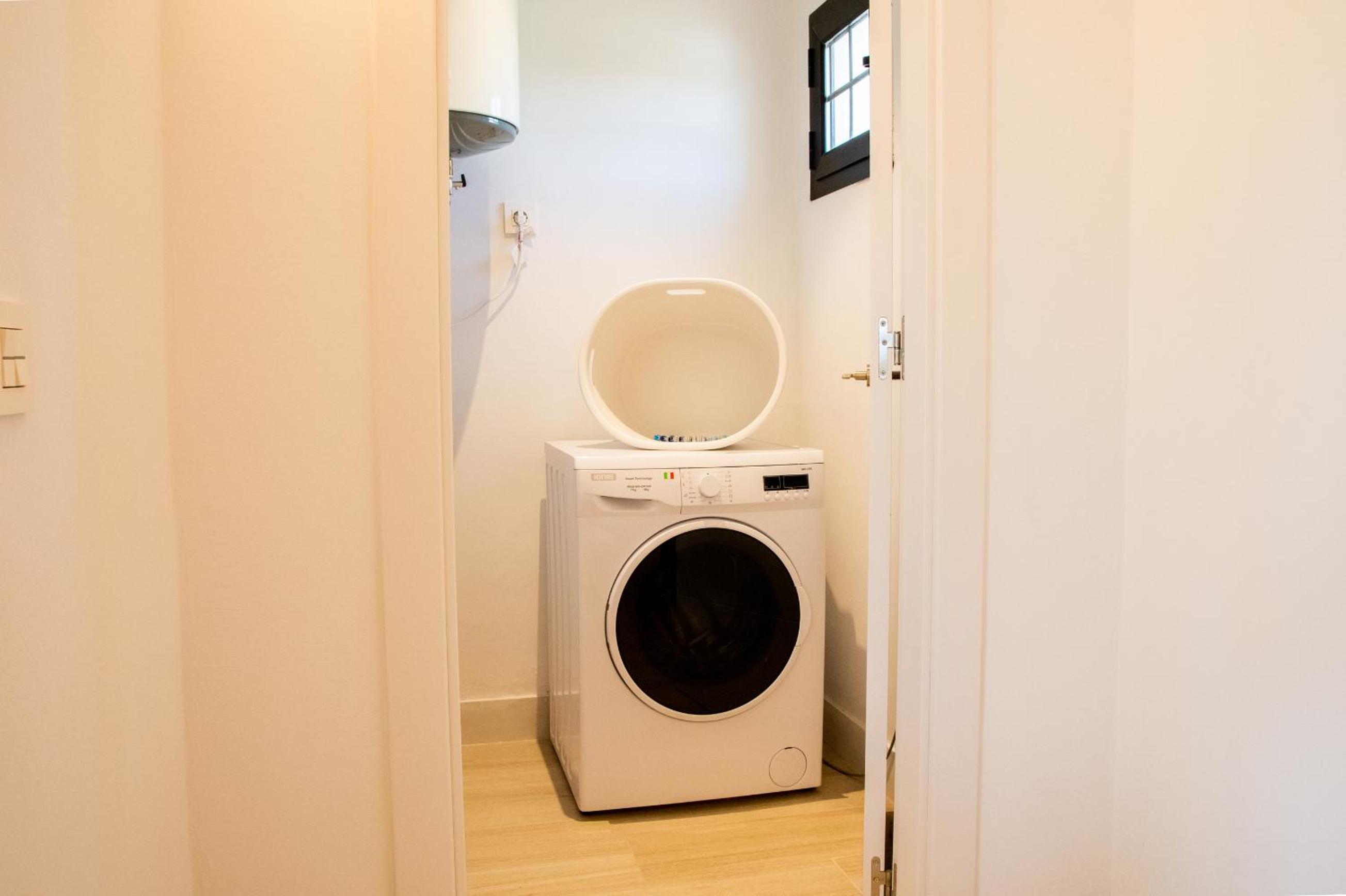 Two-Bedroom Cottage - Photo 2