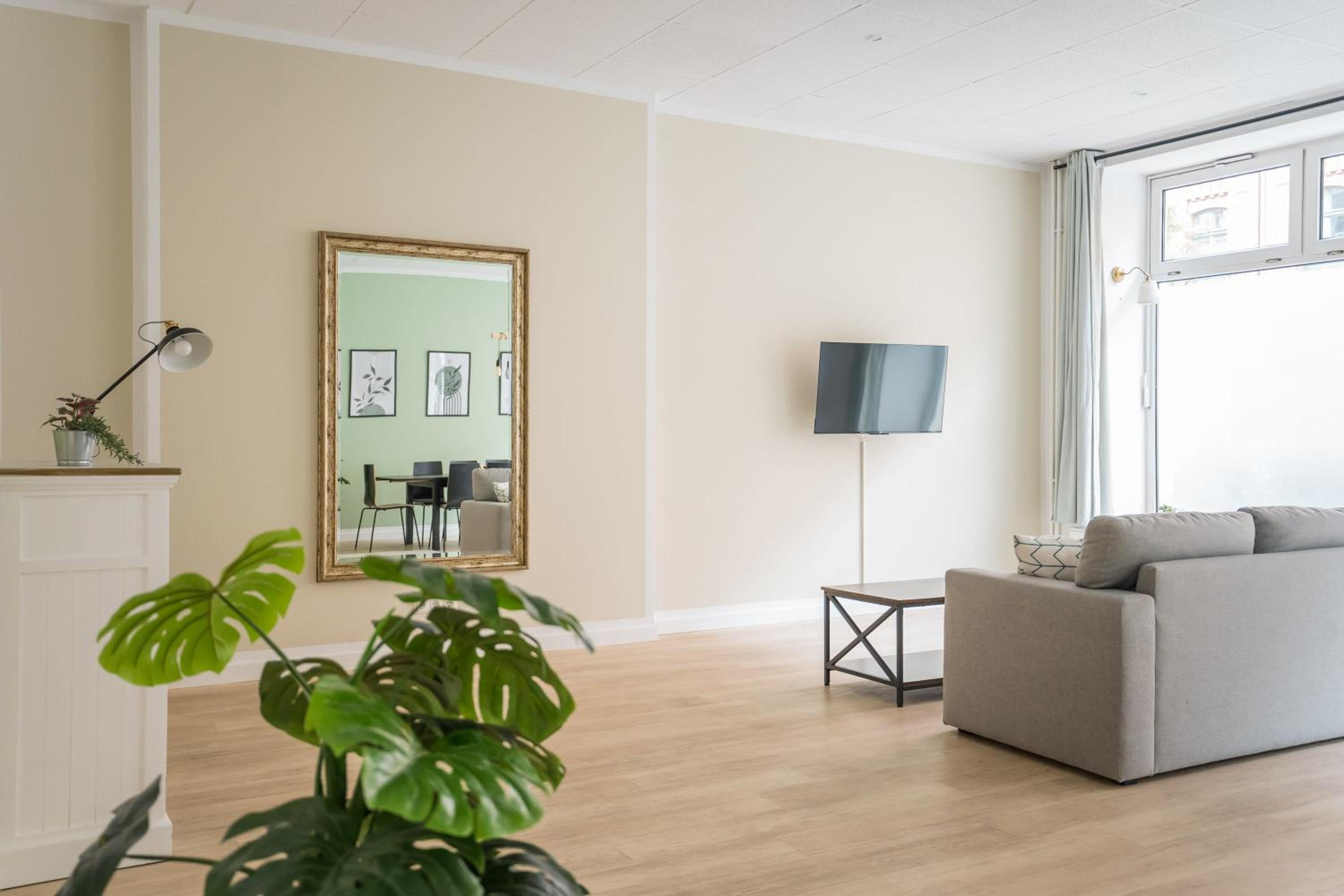 Apartment photo 2