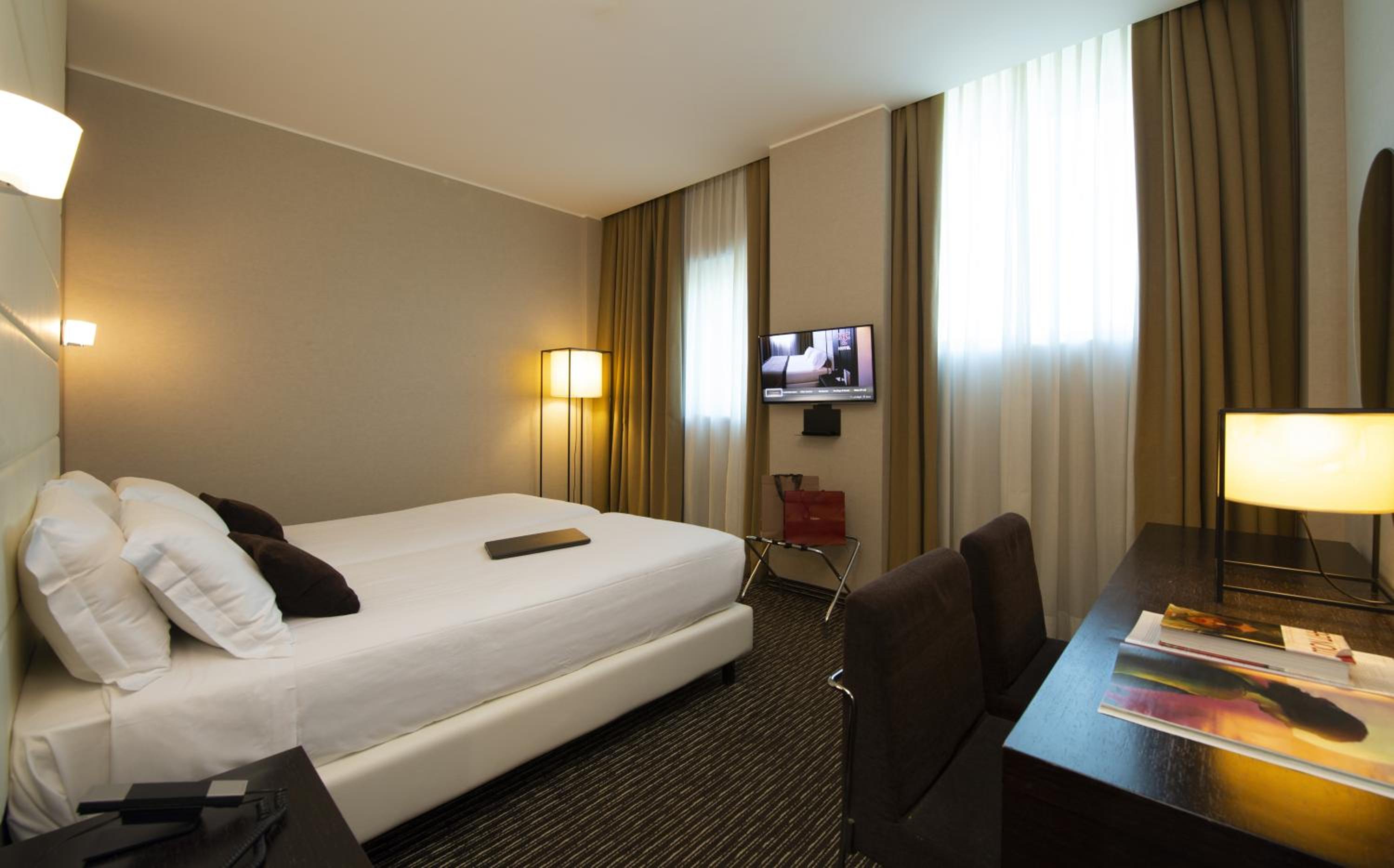 Double or Twin Room - Photo 12