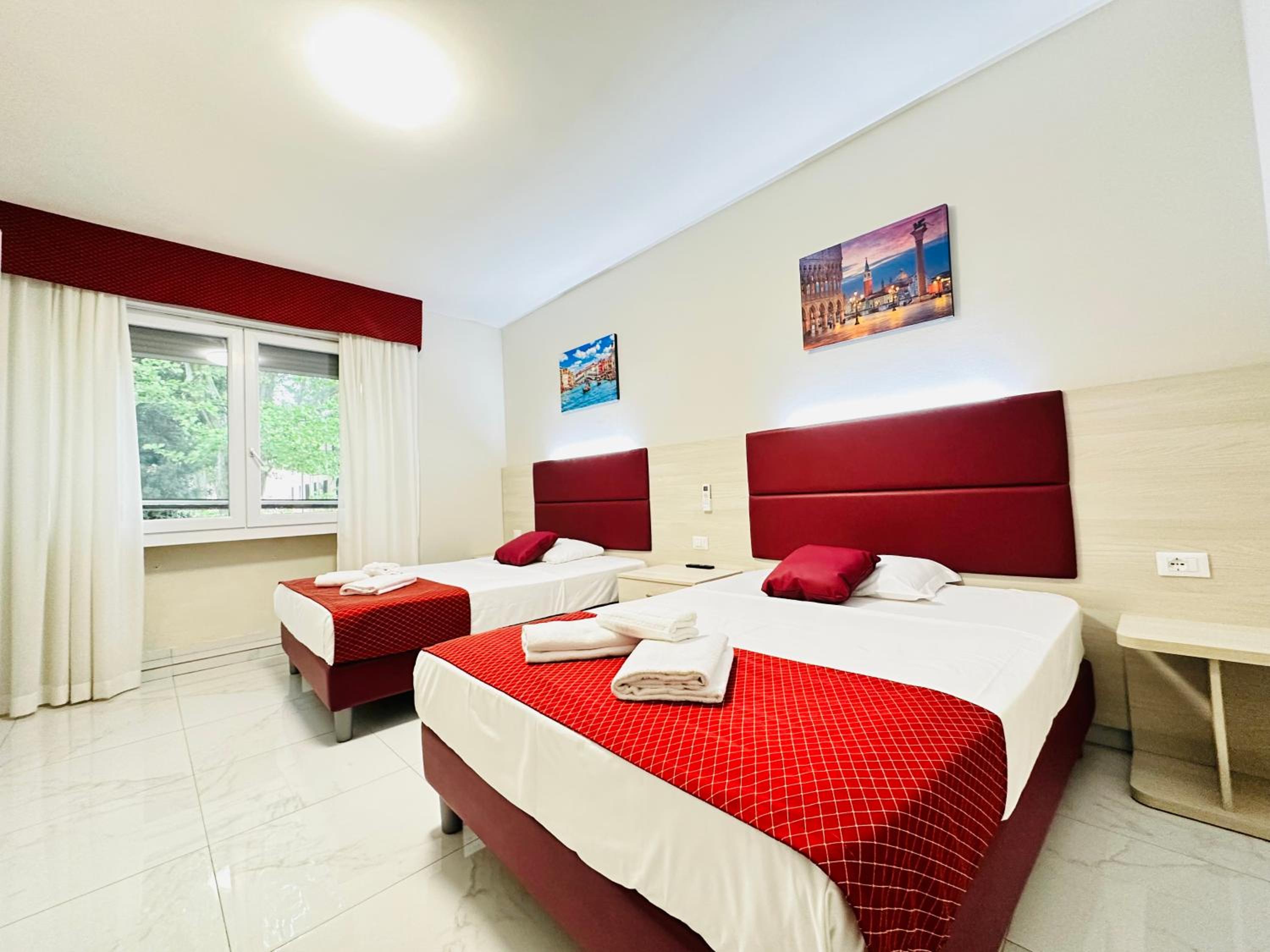 Quadruple Room - Photo 16