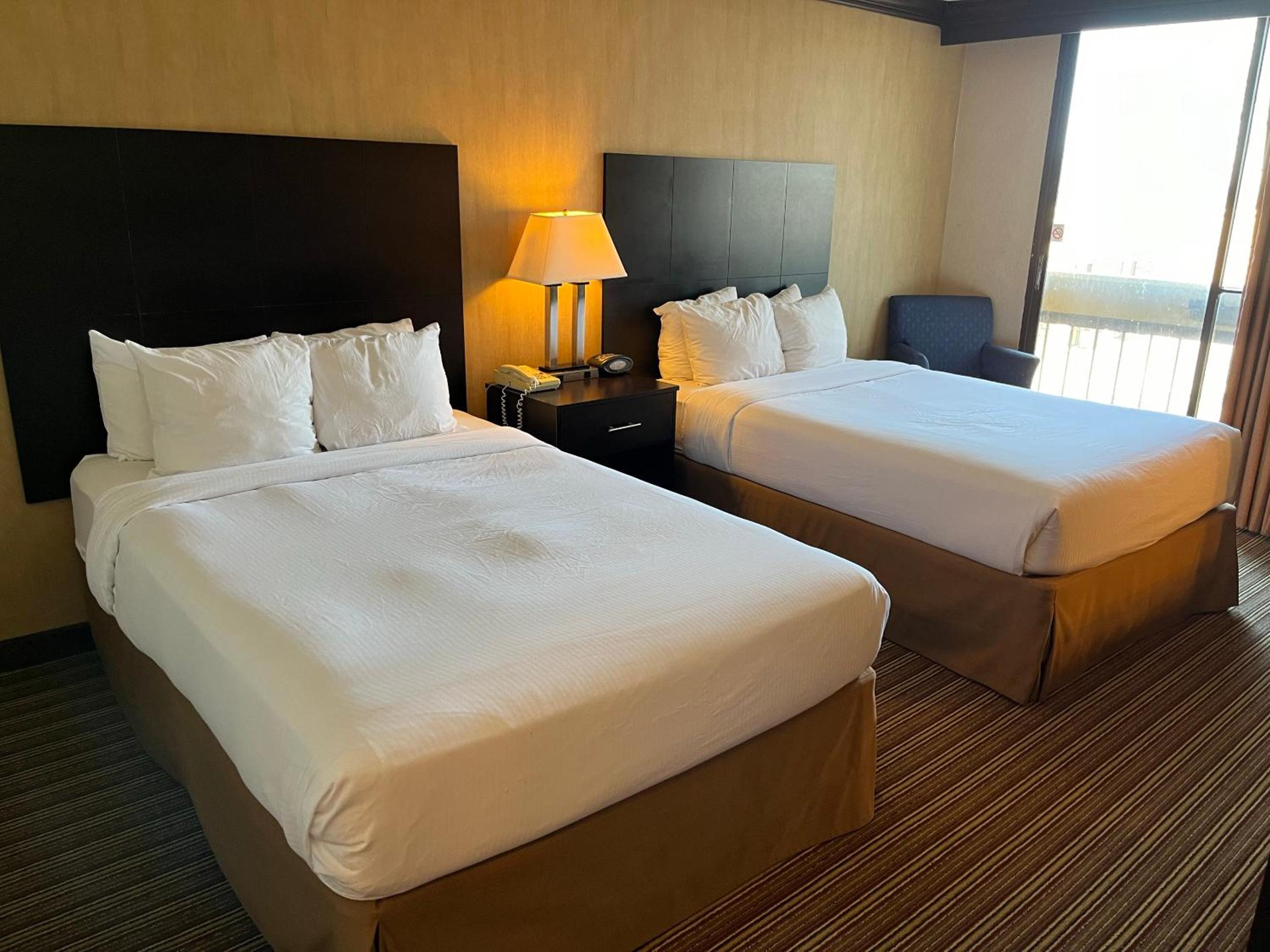 Double Room with Two Double Beds - Photo 2