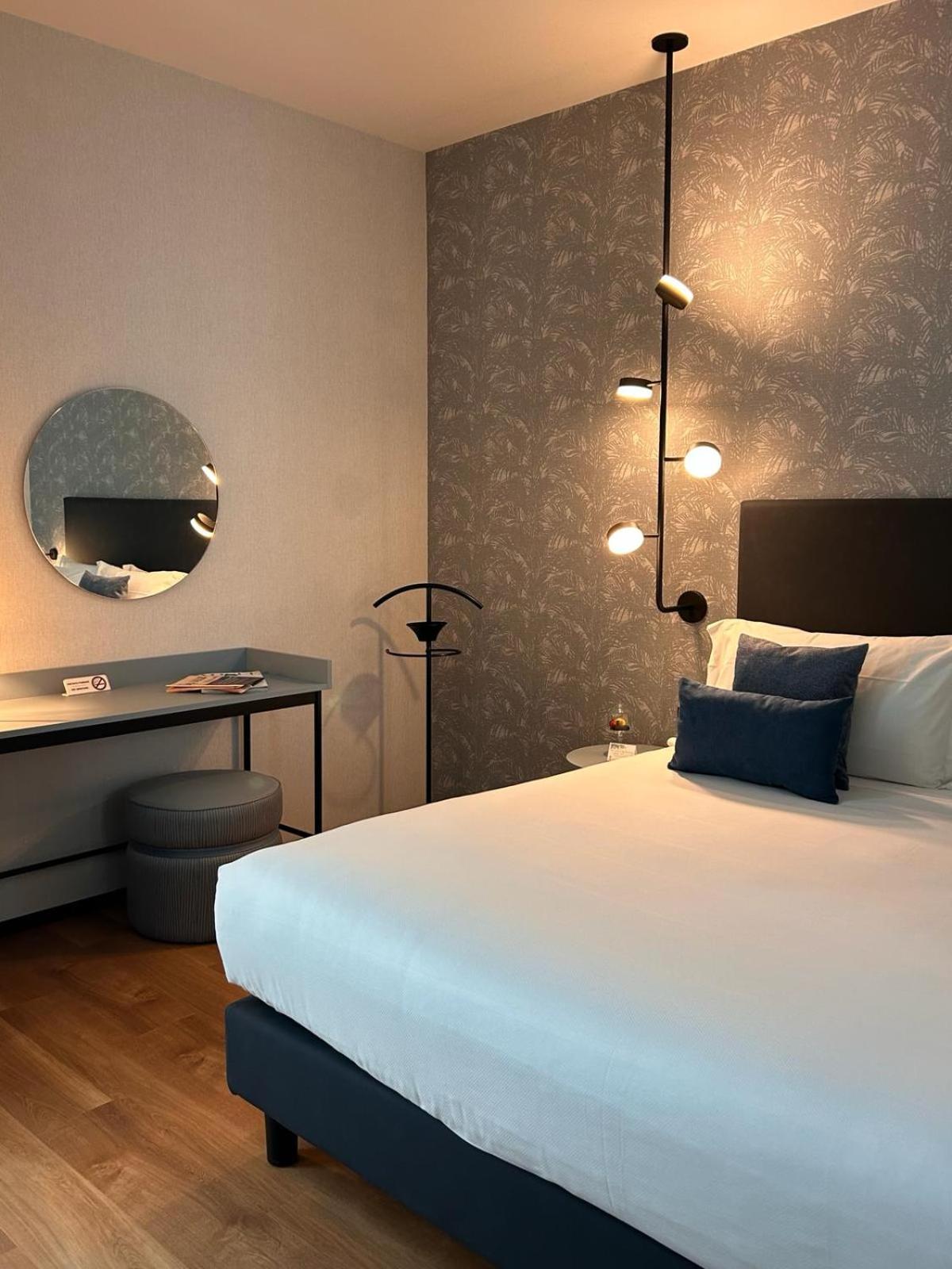 Executive Double or Twin Room - Photo 11
