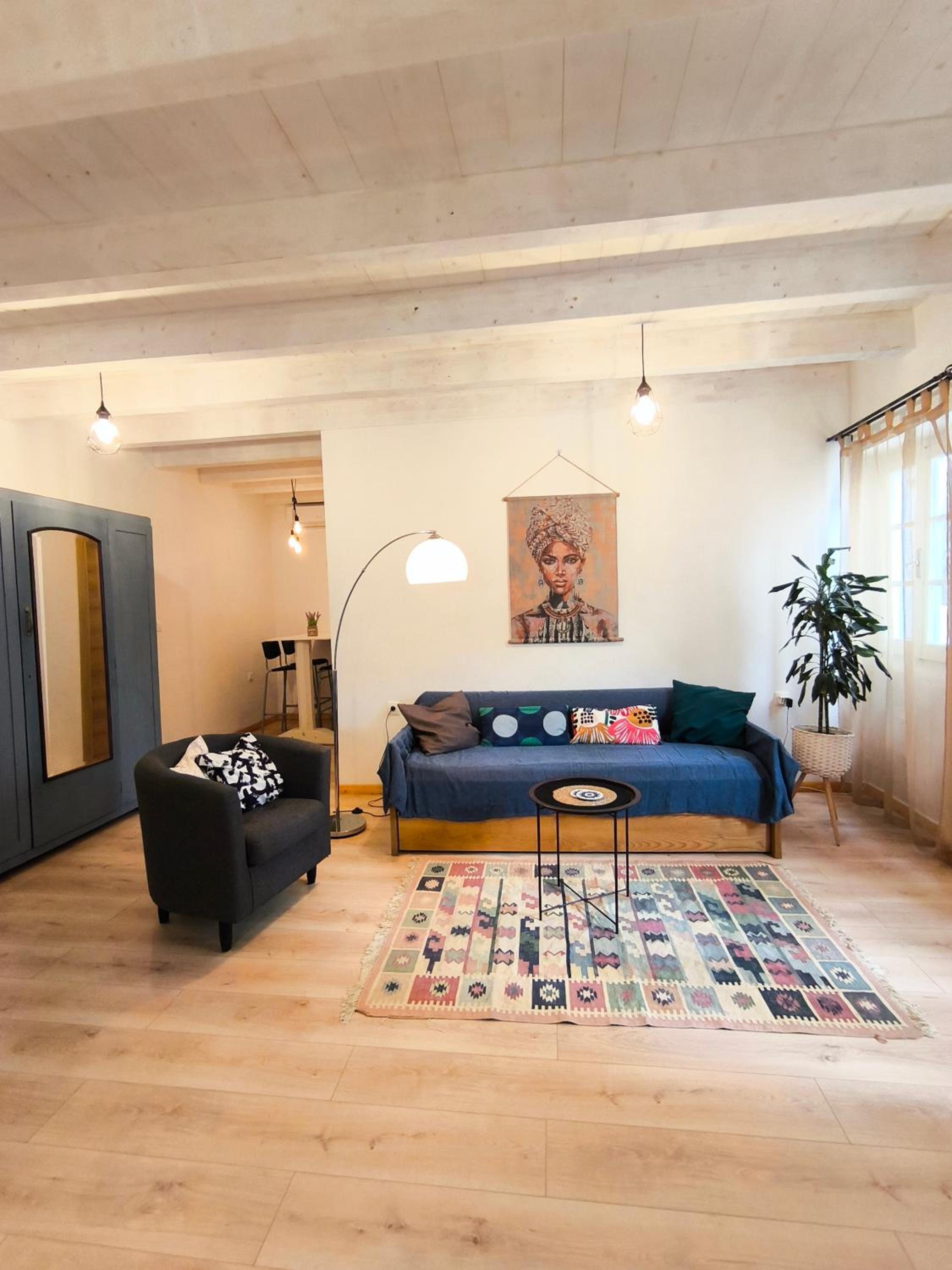 One-Bedroom Apartment photo 1