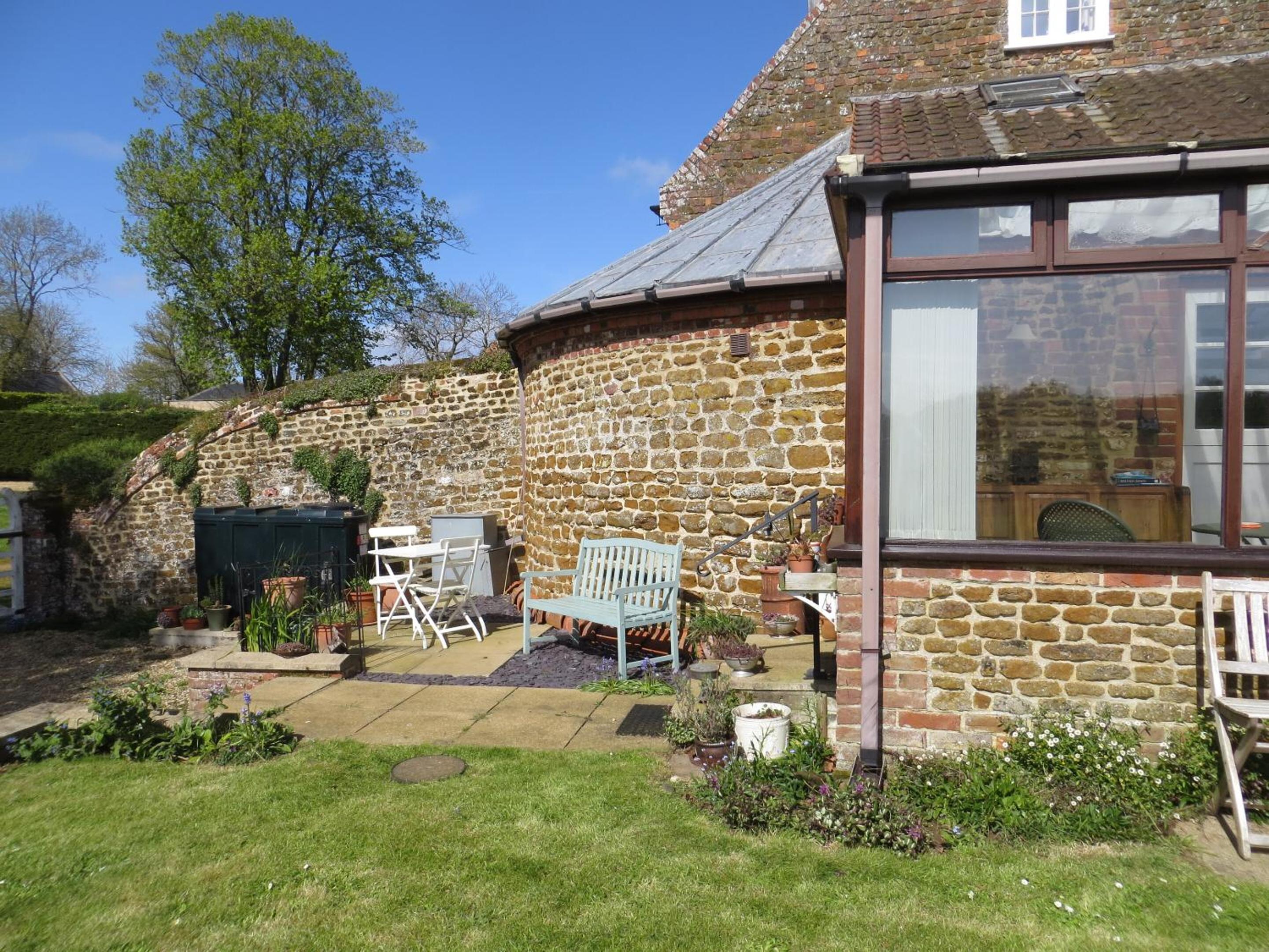 Two-Bedroom Cottage photo 3