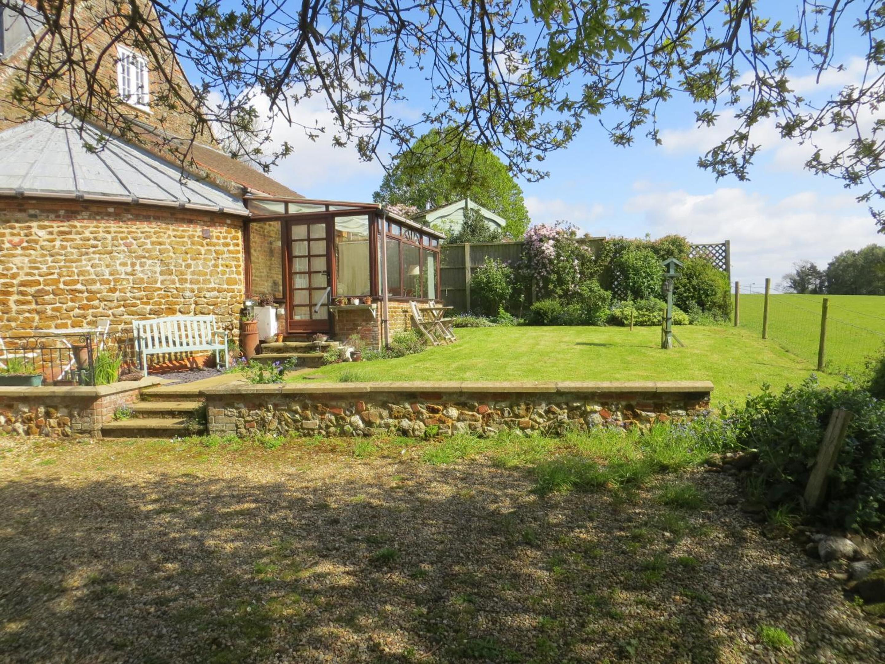 Two-Bedroom Cottage photo 2