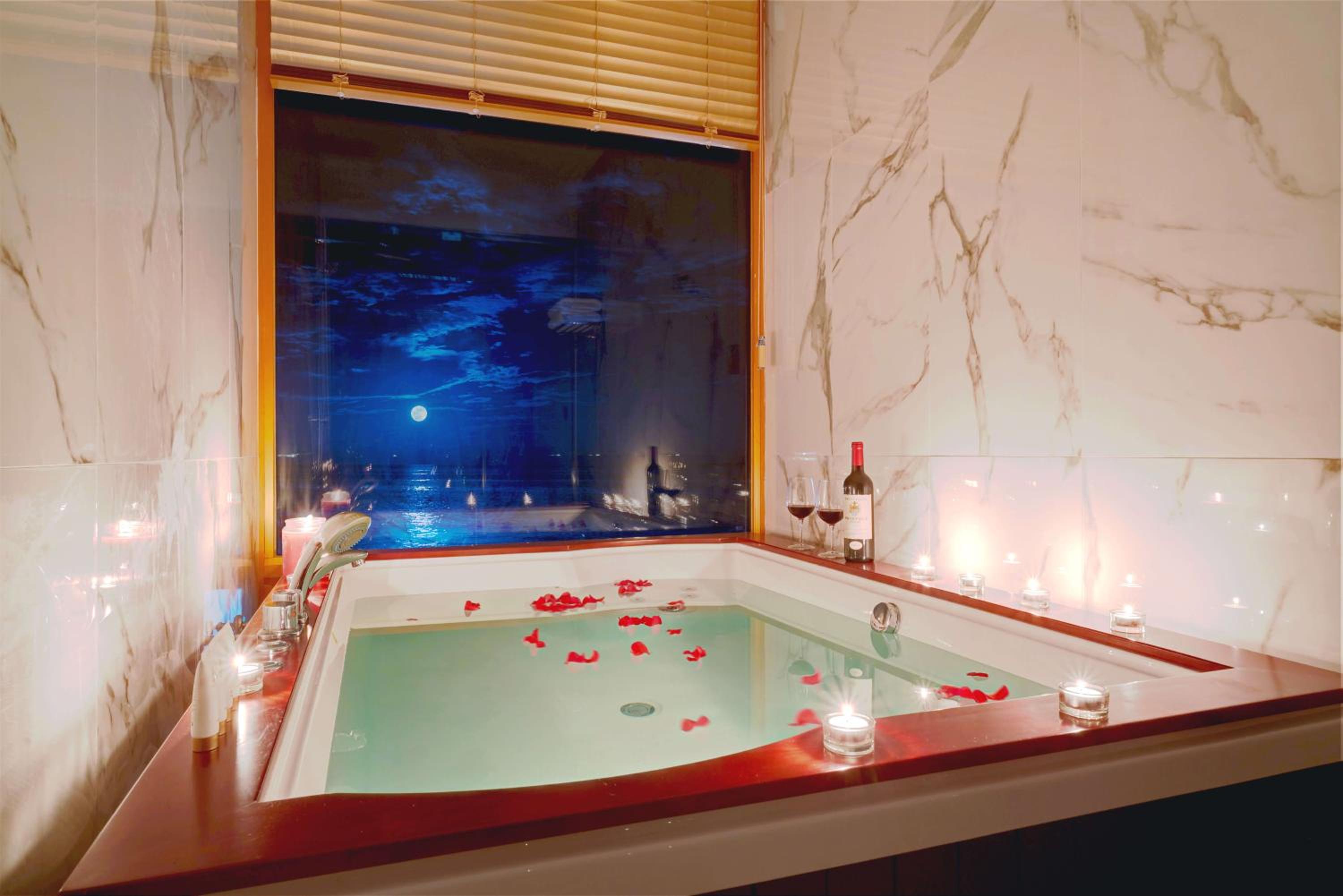 Ocean View Royal Suite - Photo 10