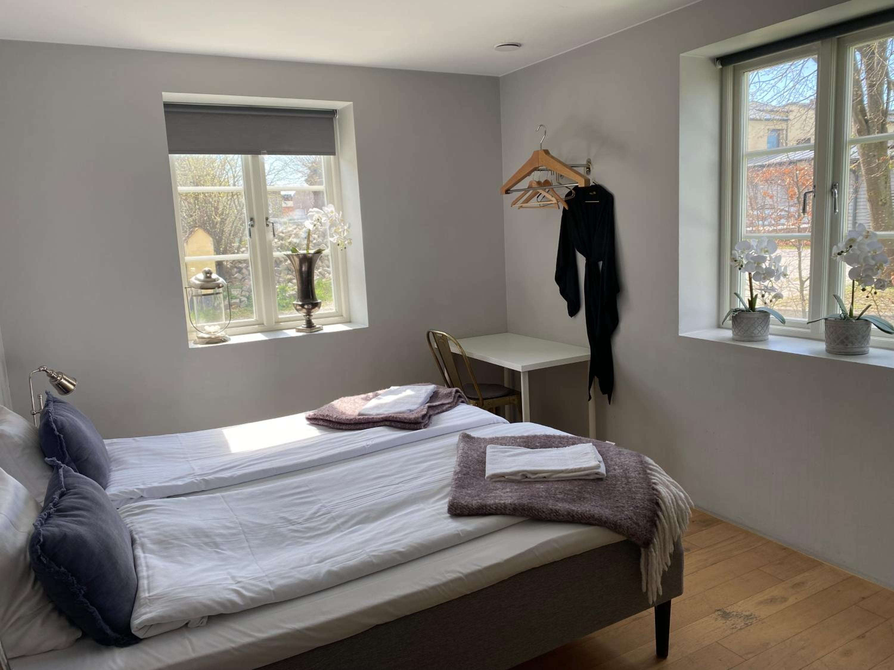 Double Room with Shared Bathroom photo 3