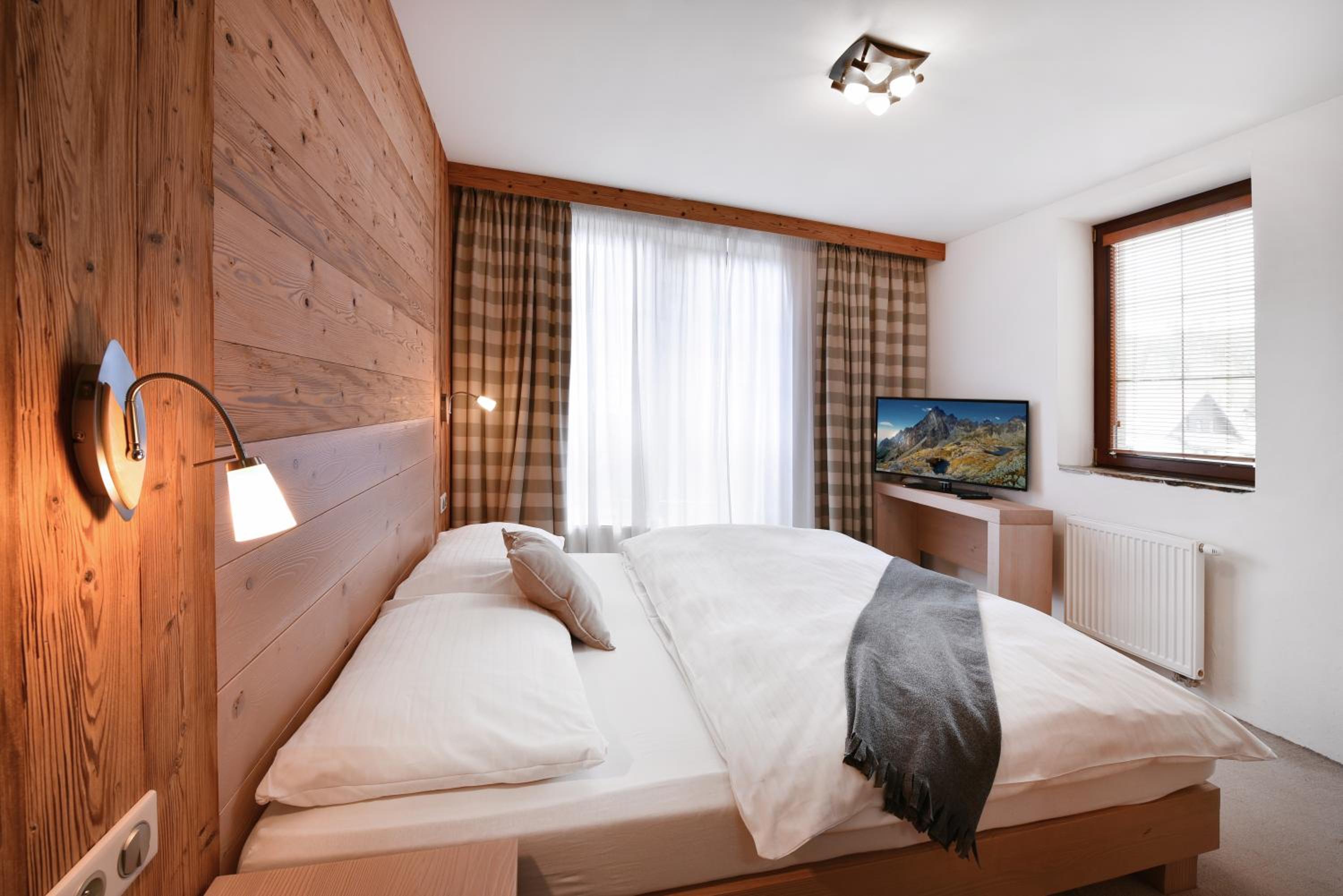 Two-bedroom Apartment in Residence Building photo 3