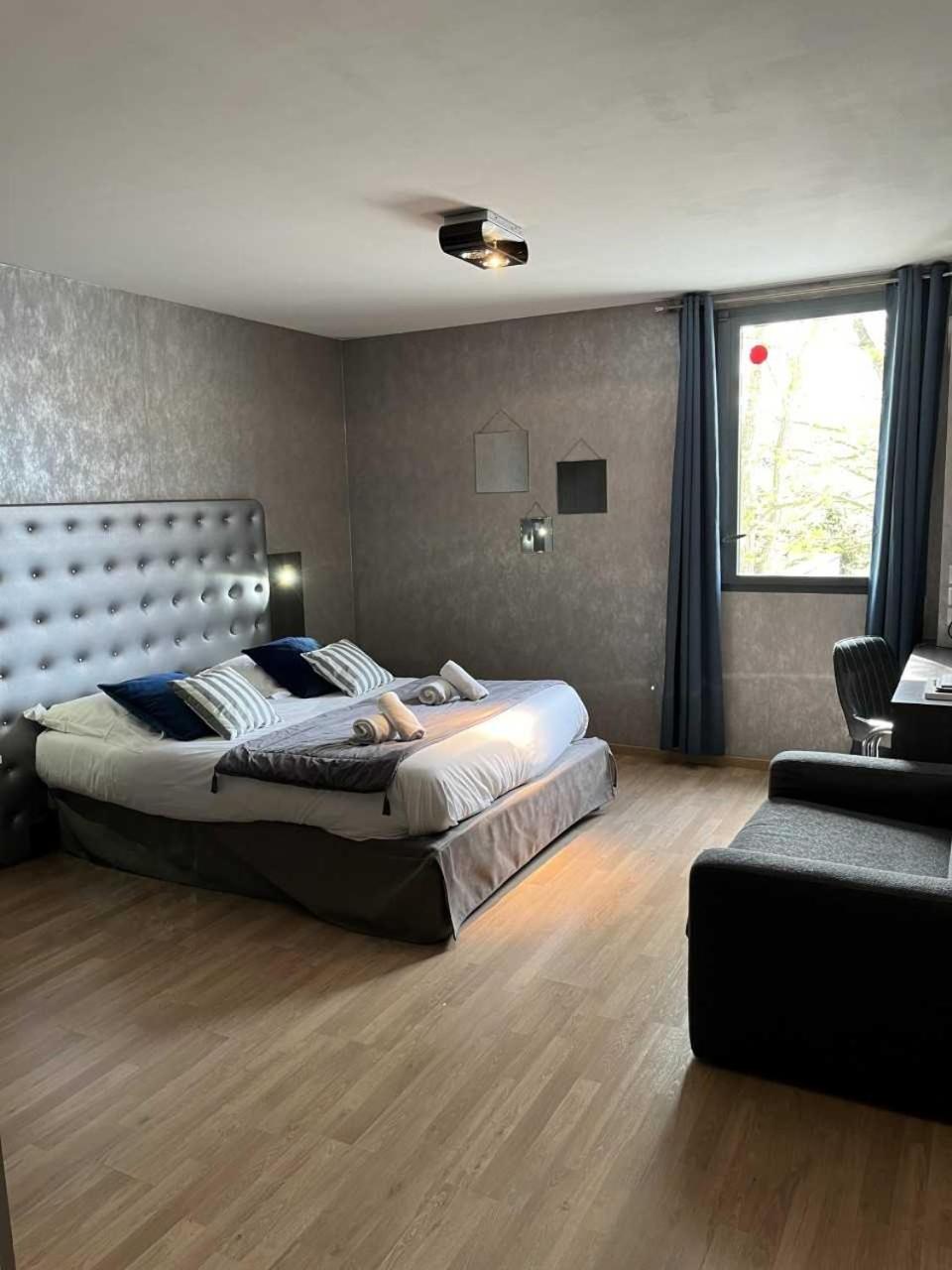 Comfort Queen Room