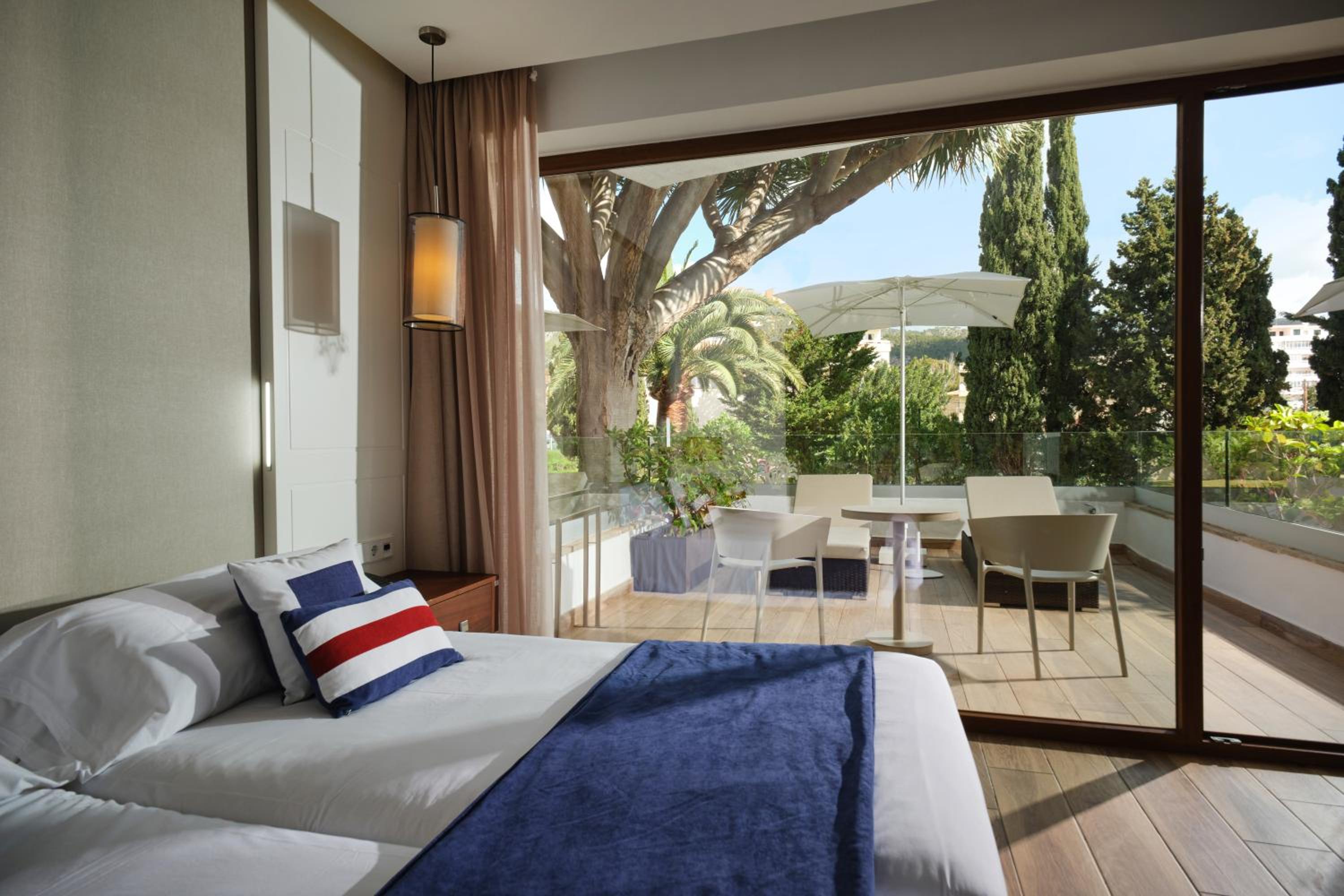 Superior Double or Twin Room with Terrace thumbnail 6