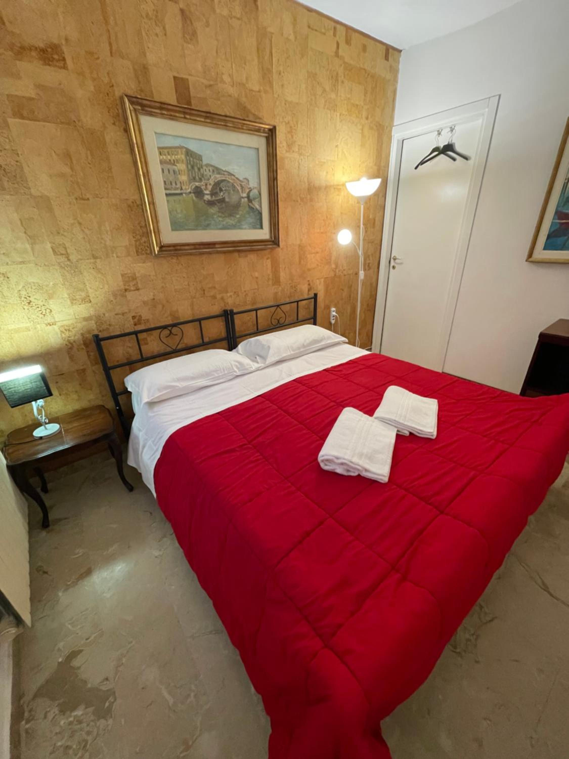 Small Double or Twin Room photo 1