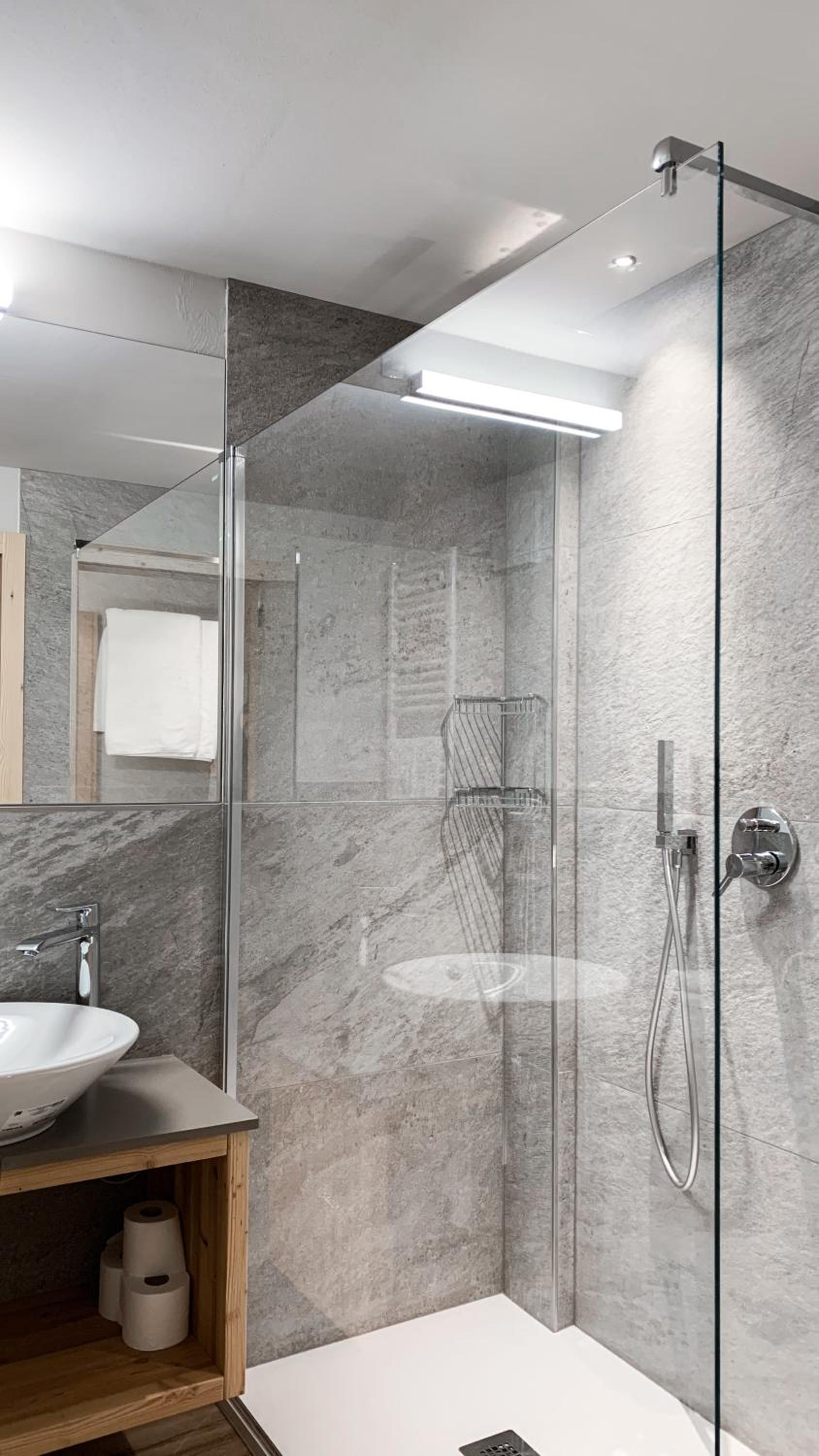 King Suite with Spa Bath photo 2