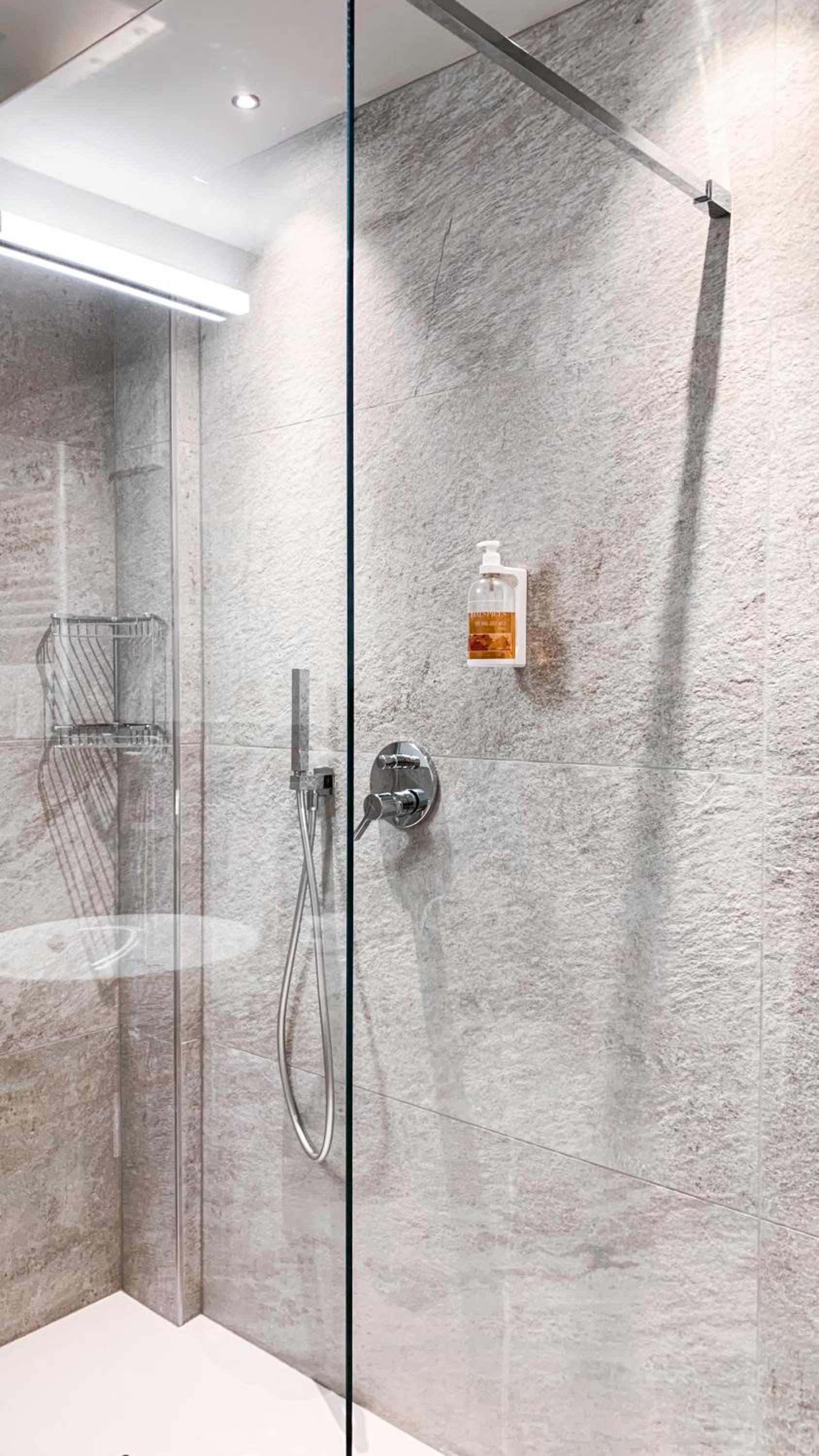 King Suite with Spa Bath photo 3