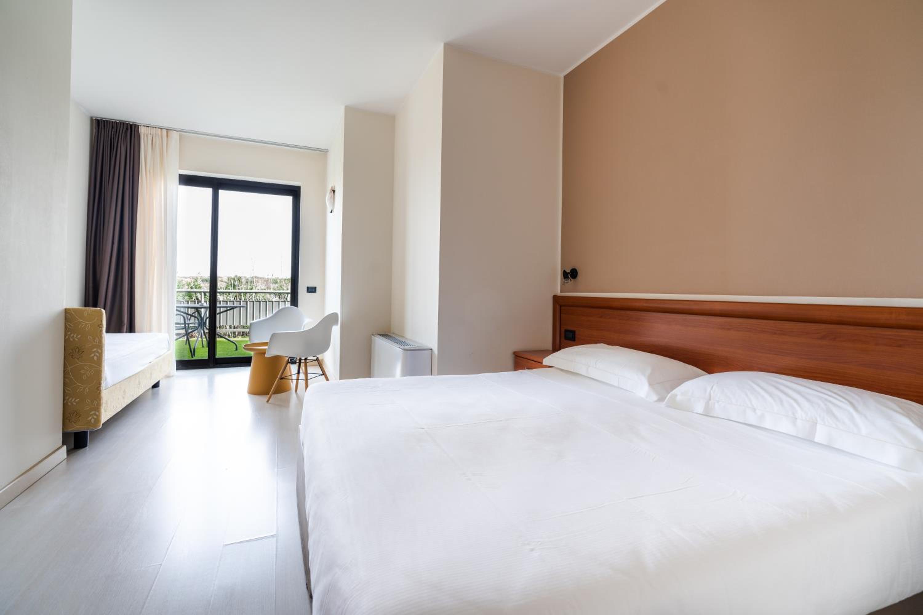 Triple Room with Balcony - Photo 1