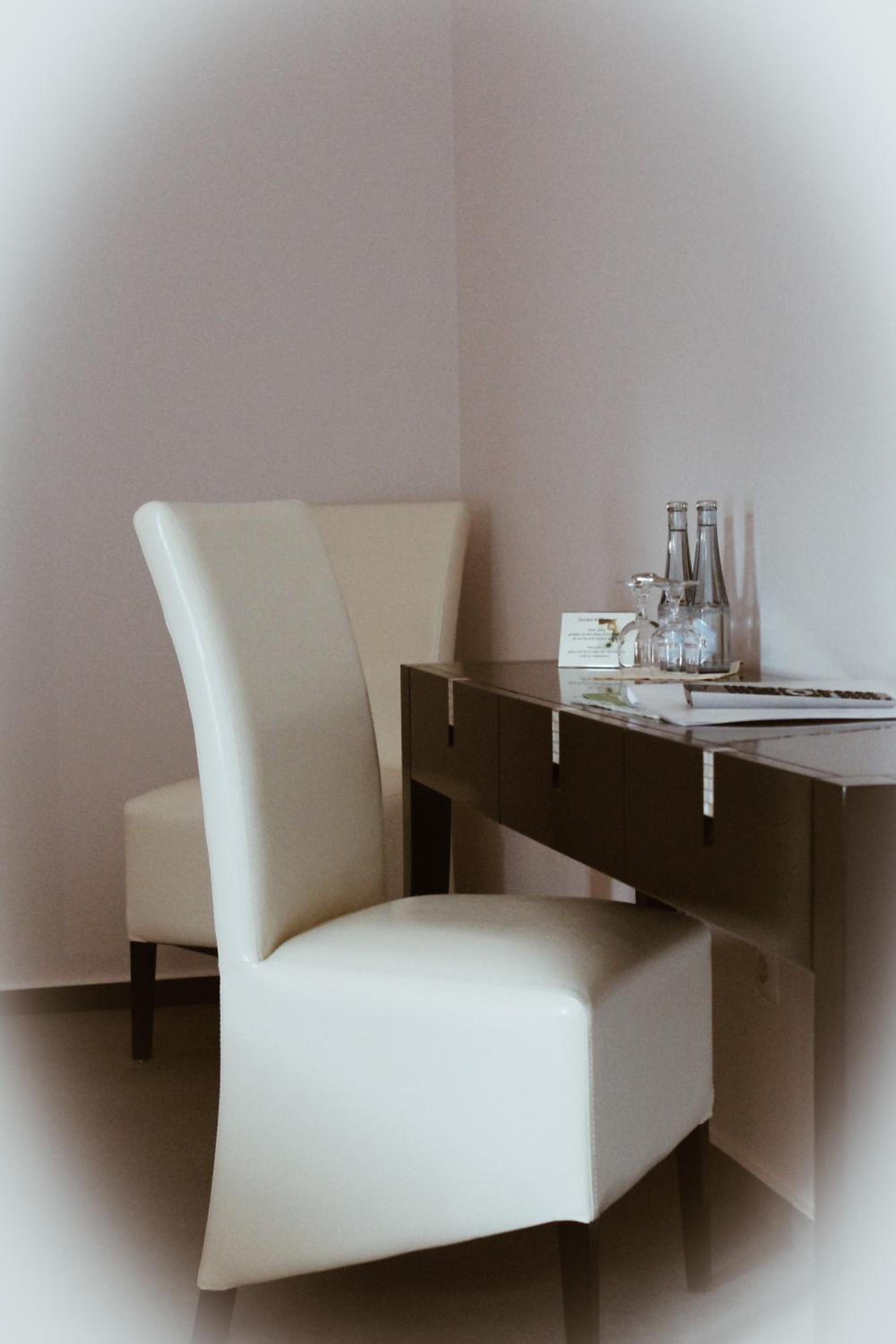 Double Room - Photo 7