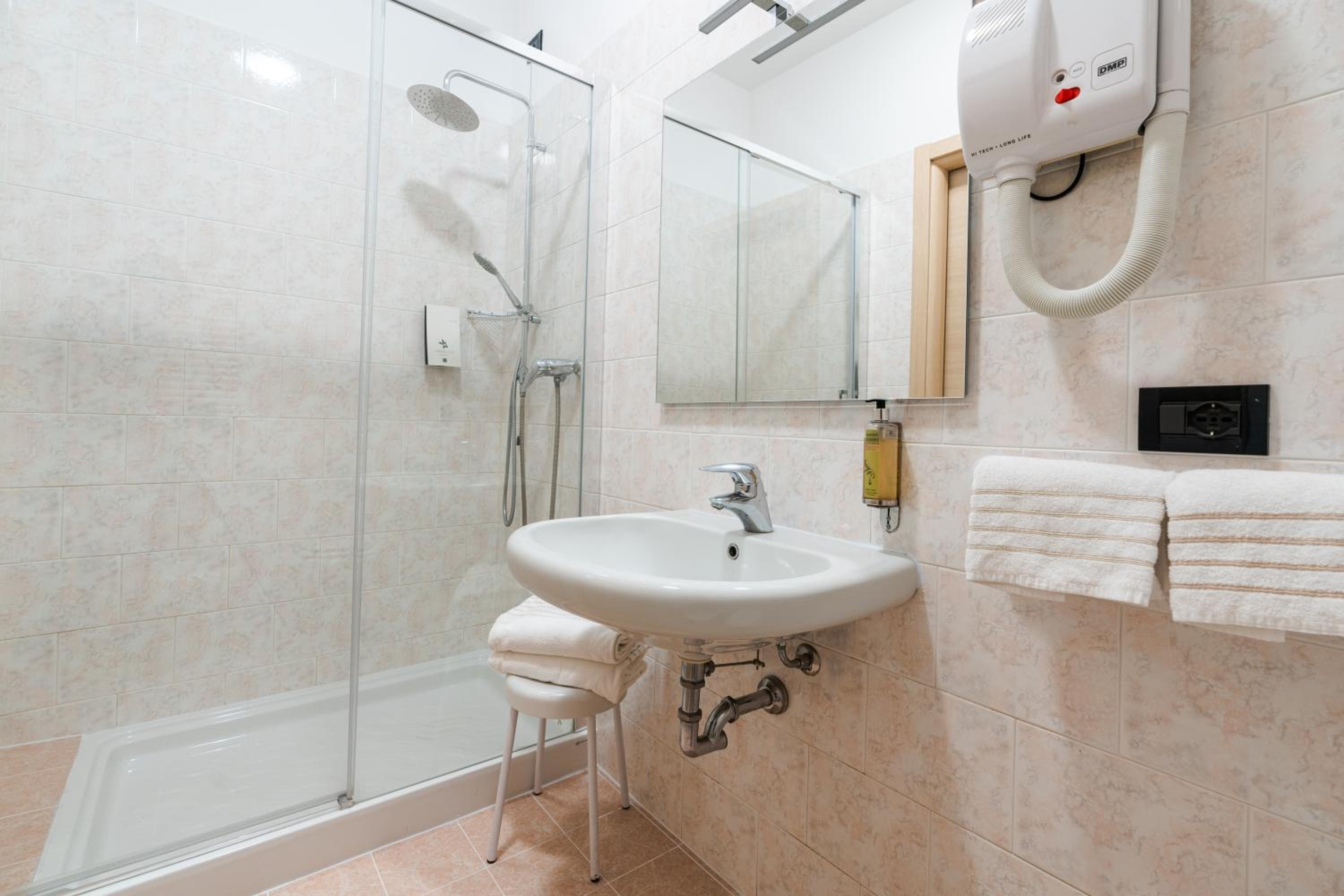Triple Room with Balcony - Photo 4