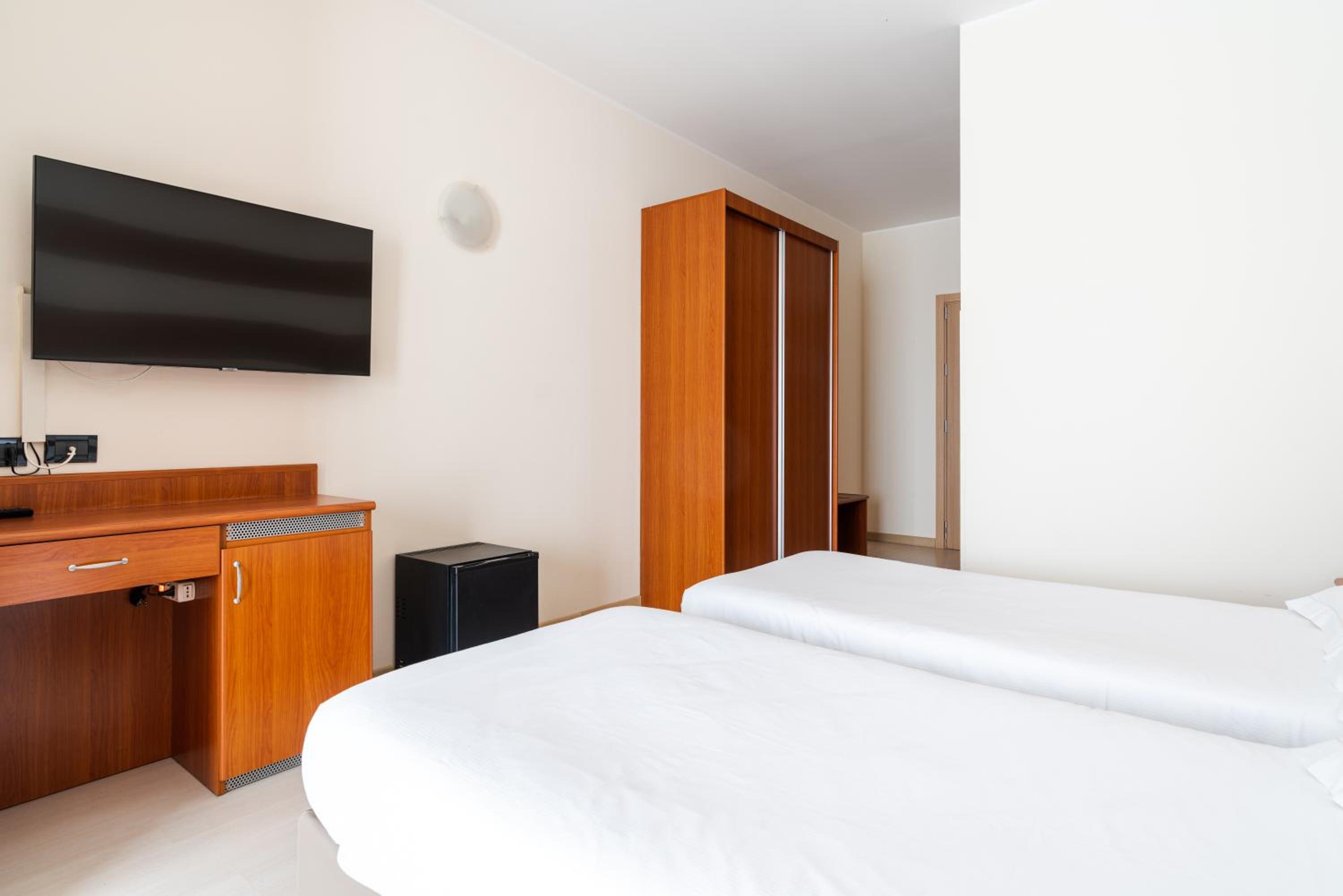 Triple Room with Balcony - Photo 5