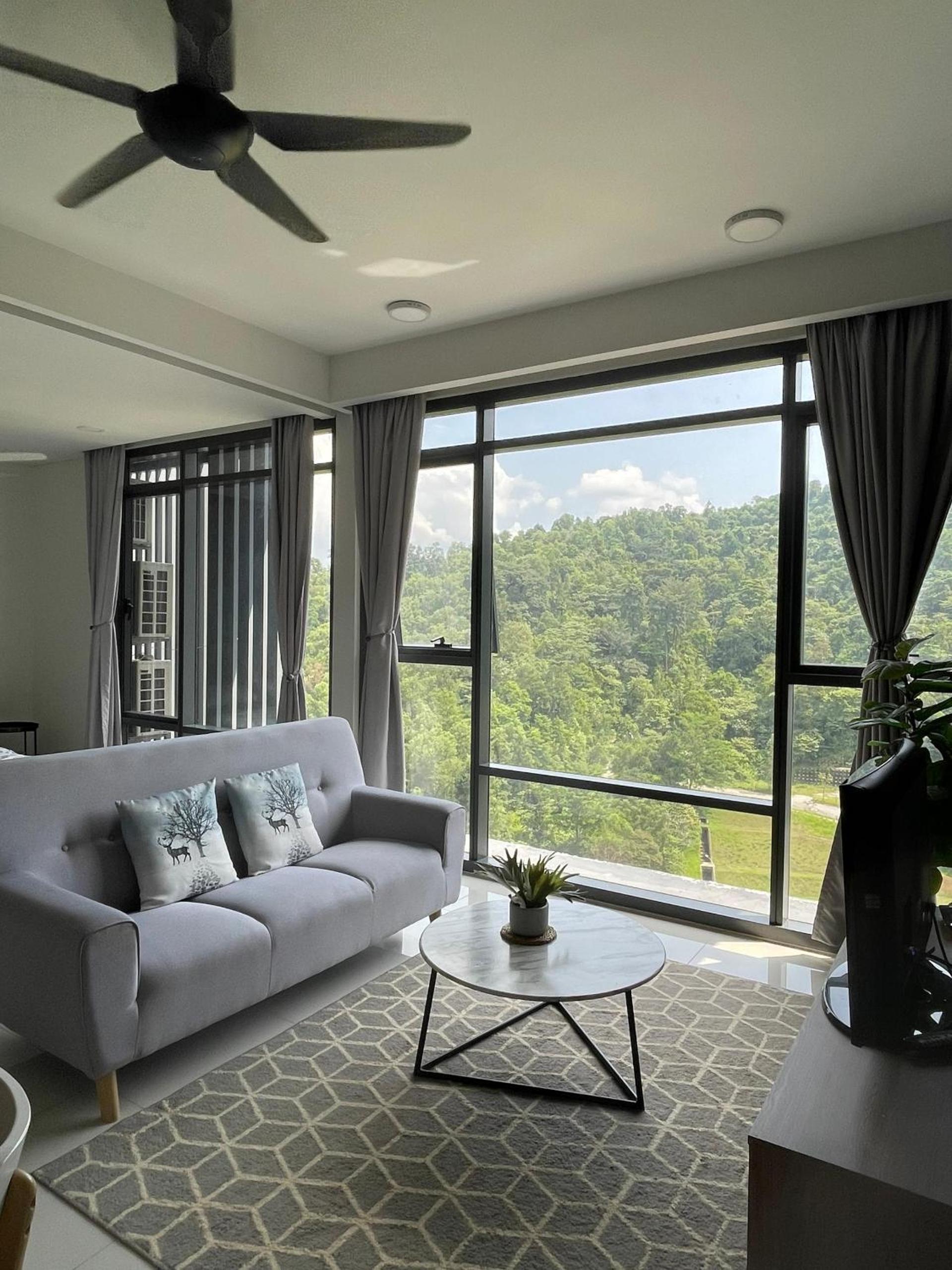 Two-Bedroom Apartment with Mountain View