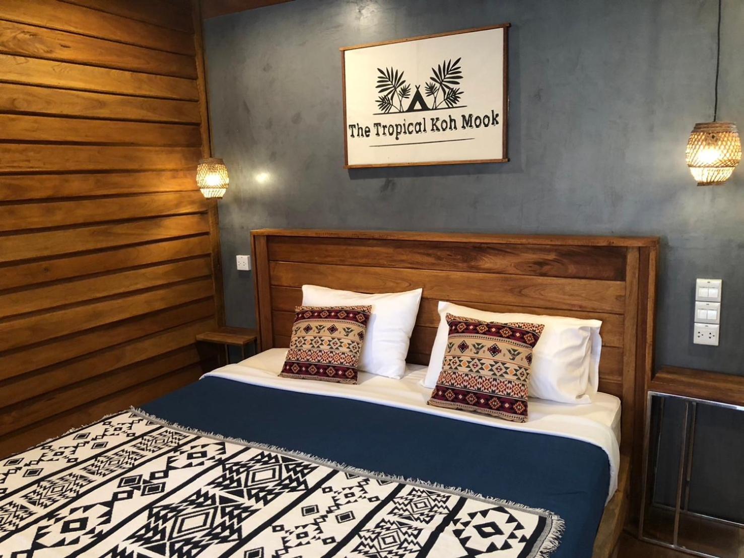 Deluxe Double Room with Balcony and Sea View