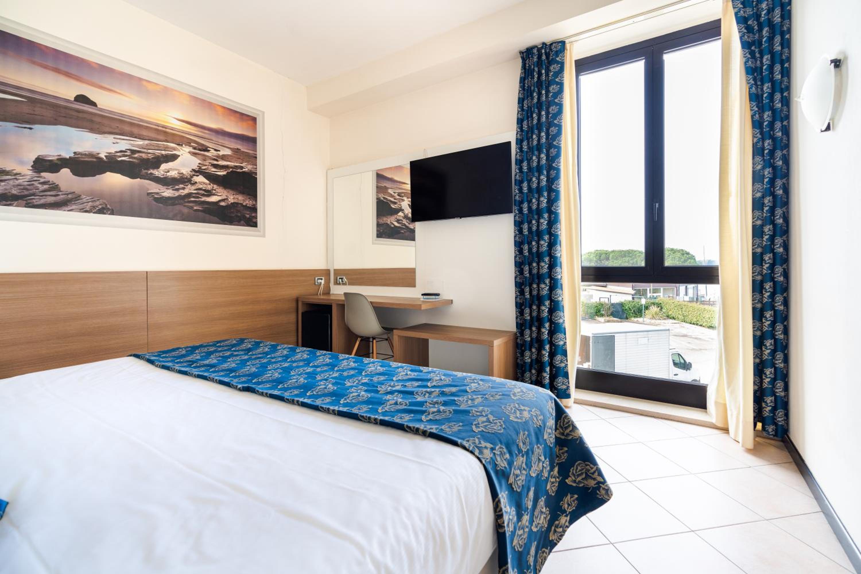 Double Room - Photo 3