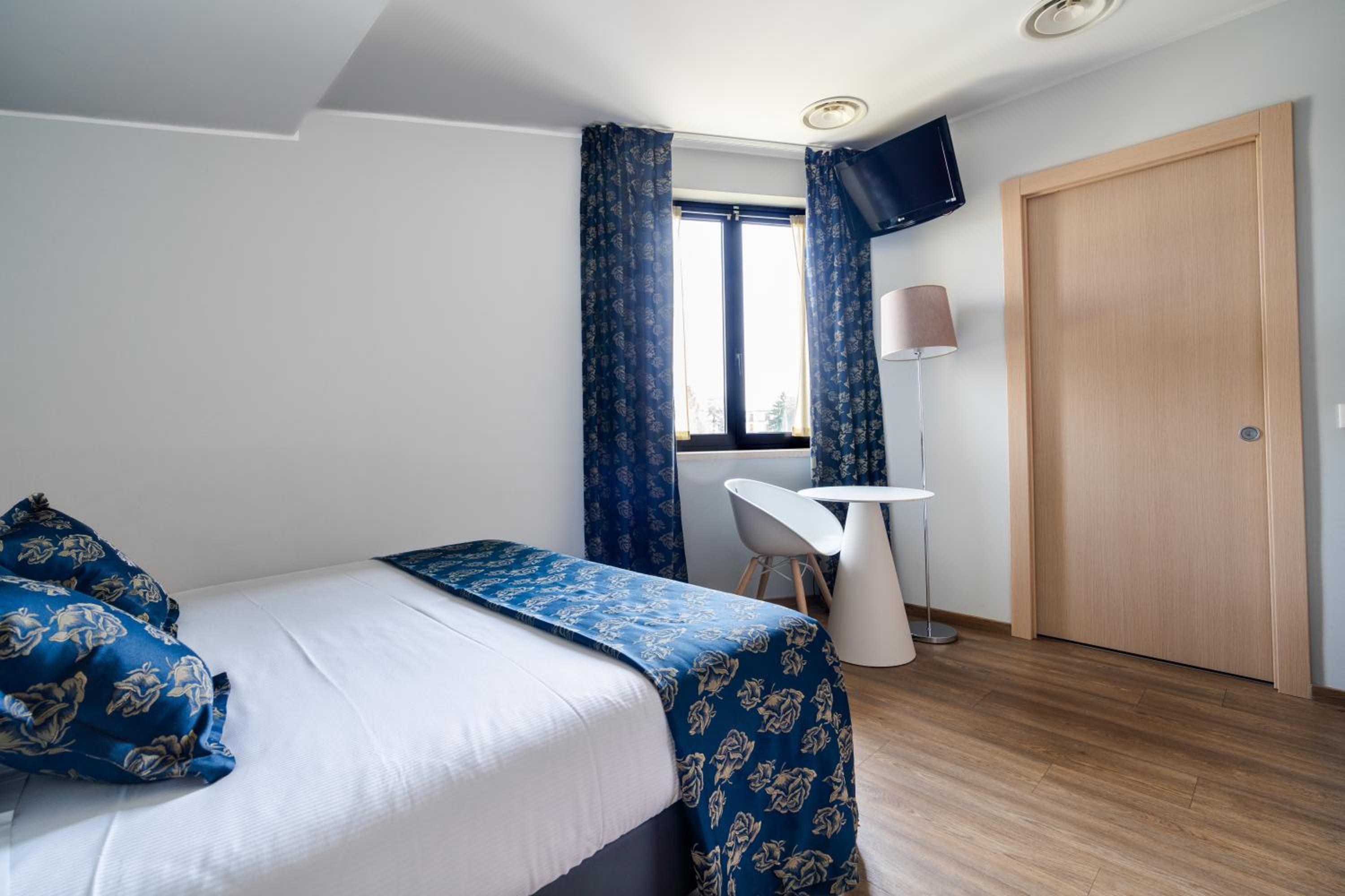 Double Room - Photo 5